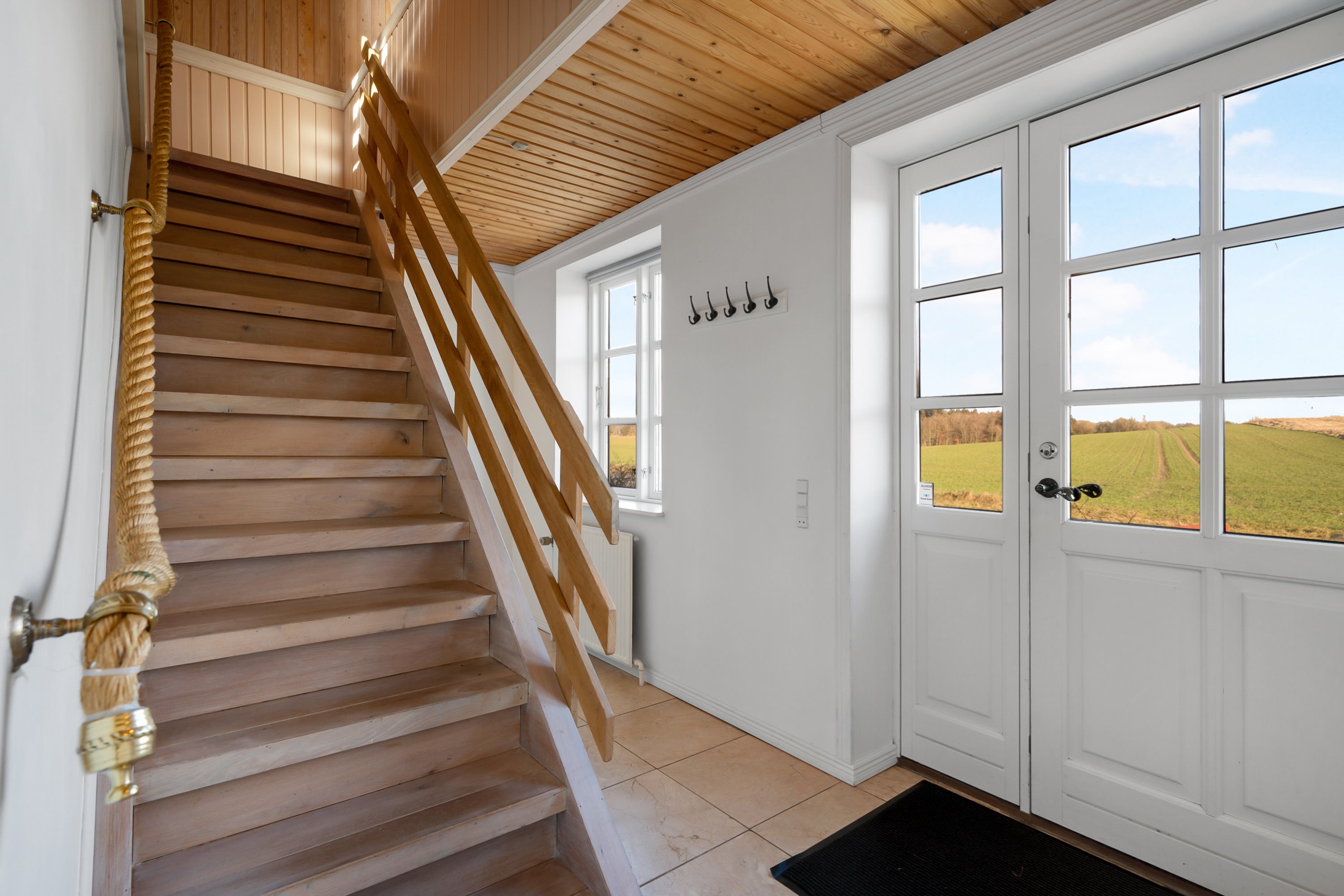 Fremhævet trappe billede i fuldskærmstilstand. Billede af Rougsøvej 237, Udbyhøj, 8950 Ørsted