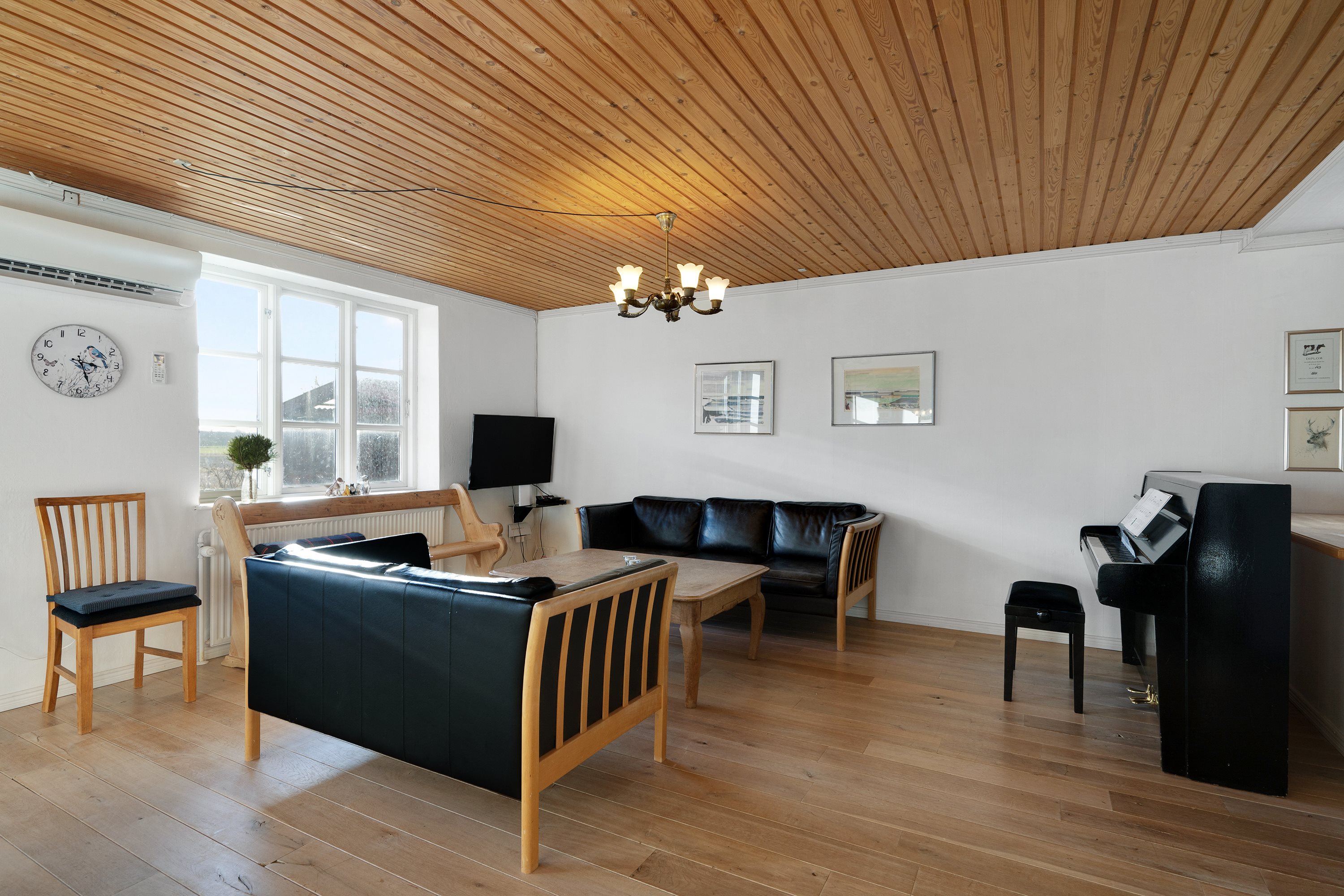 Fremhævet stue billede i fuldskærmstilstand. Billede af Rougsøvej 237, Udbyhøj, 8950 Ørsted