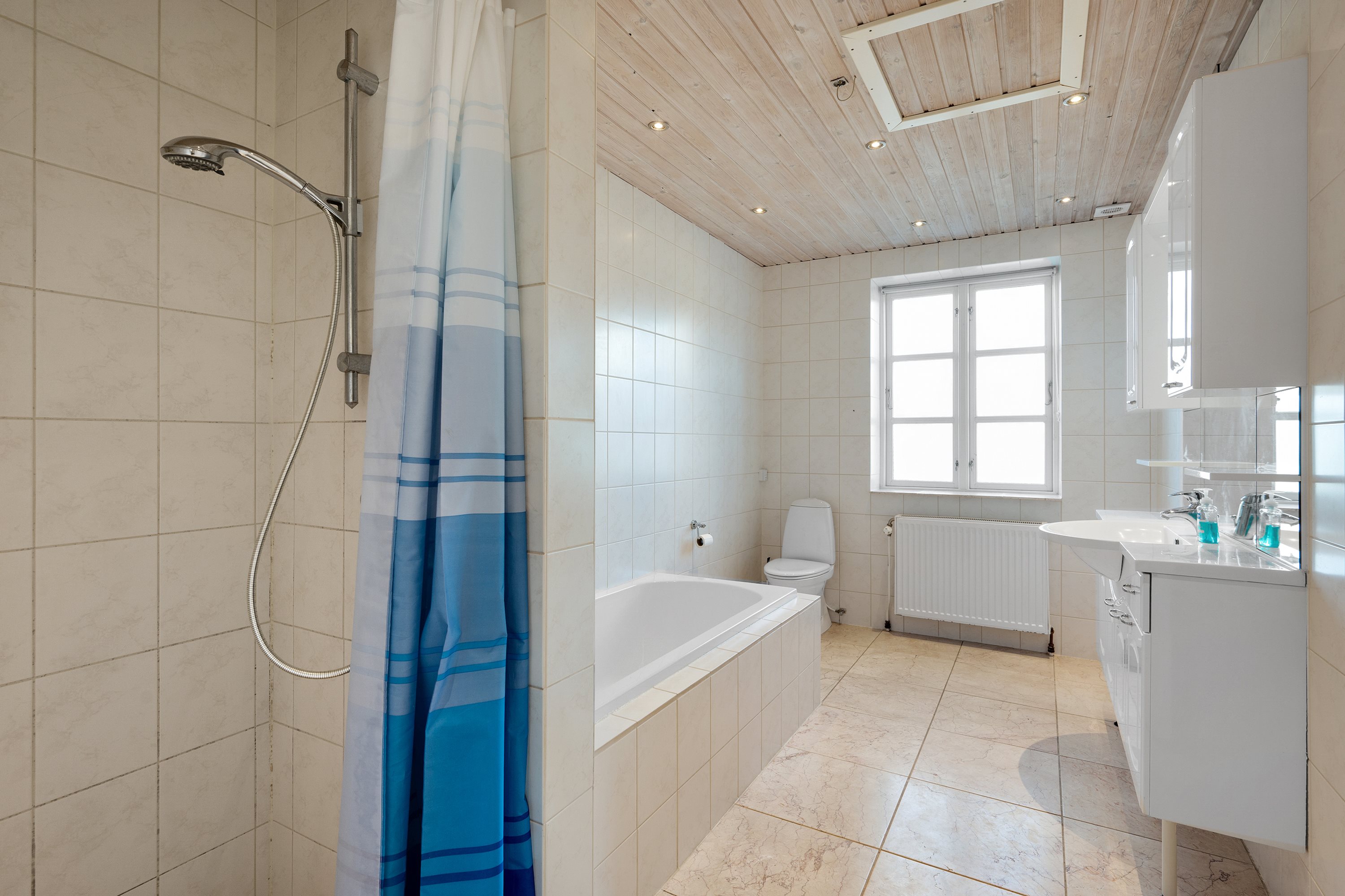 Fremhævet badeværelse billede i fuldskærmstilstand. Billede af Rougsøvej 237, Udbyhøj, 8950 Ørsted