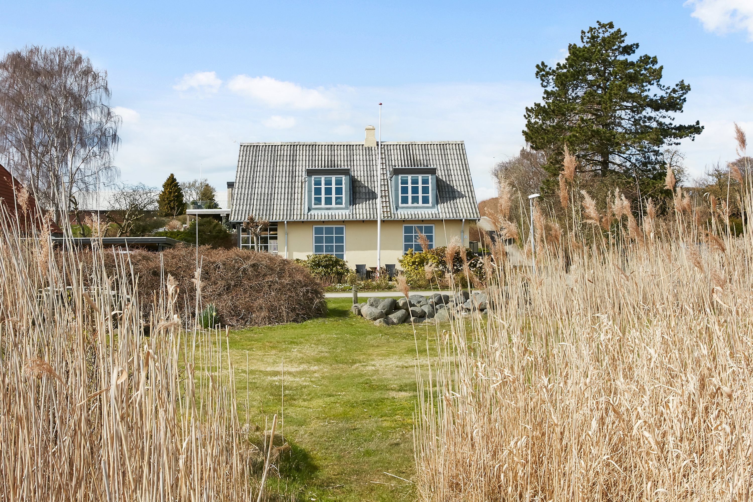 Fremhævet ejendommen billede i fuldskærmstilstand. Billede af Snaptun Strandvej 4, Snaptun, 7130 Juelsminde