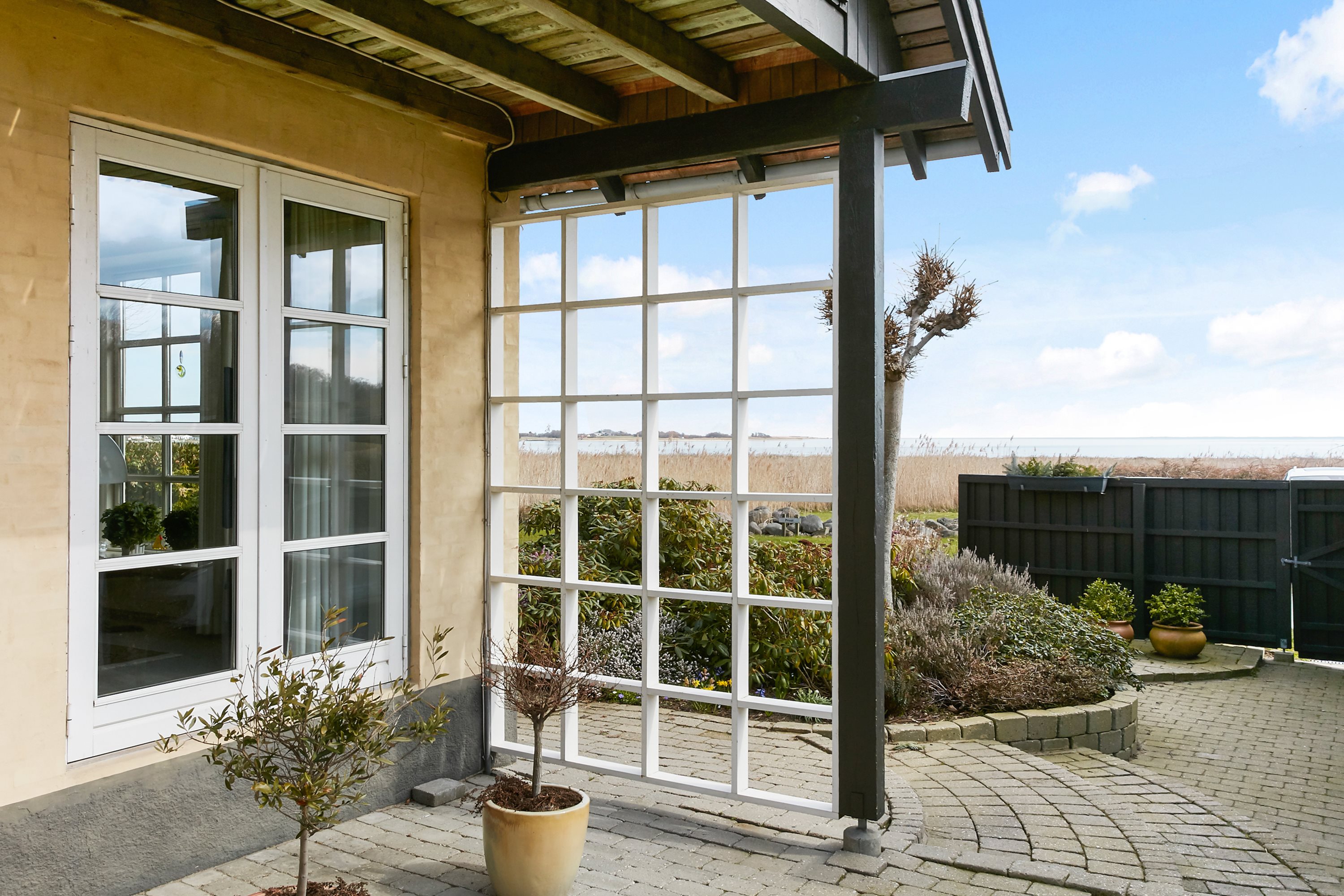 Fremhævet terrasse billede i fuldskærmstilstand. Billede af Snaptun Strandvej 4, Snaptun, 7130 Juelsminde