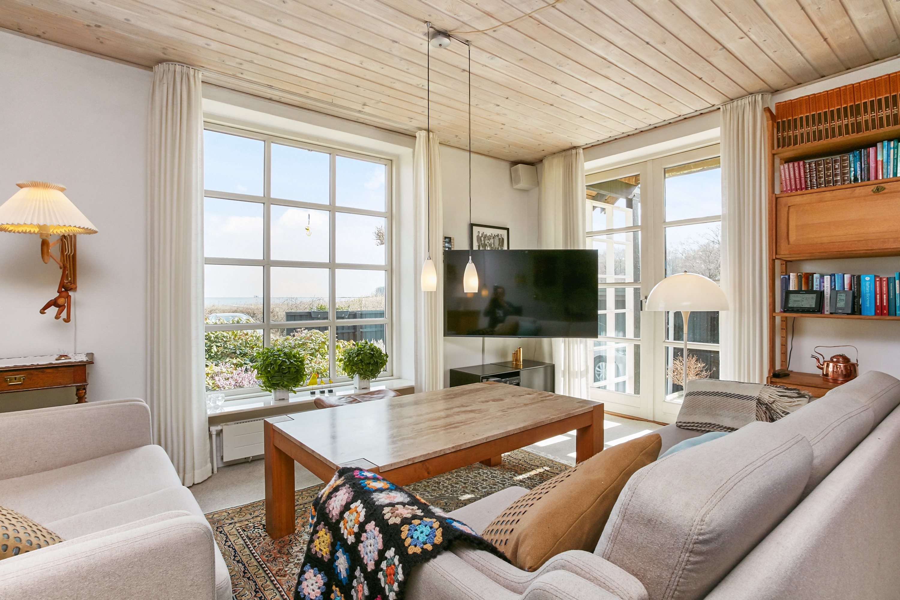 Fremhævet stue billede i fuldskærmstilstand. Billede af Snaptun Strandvej 4, Snaptun, 7130 Juelsminde