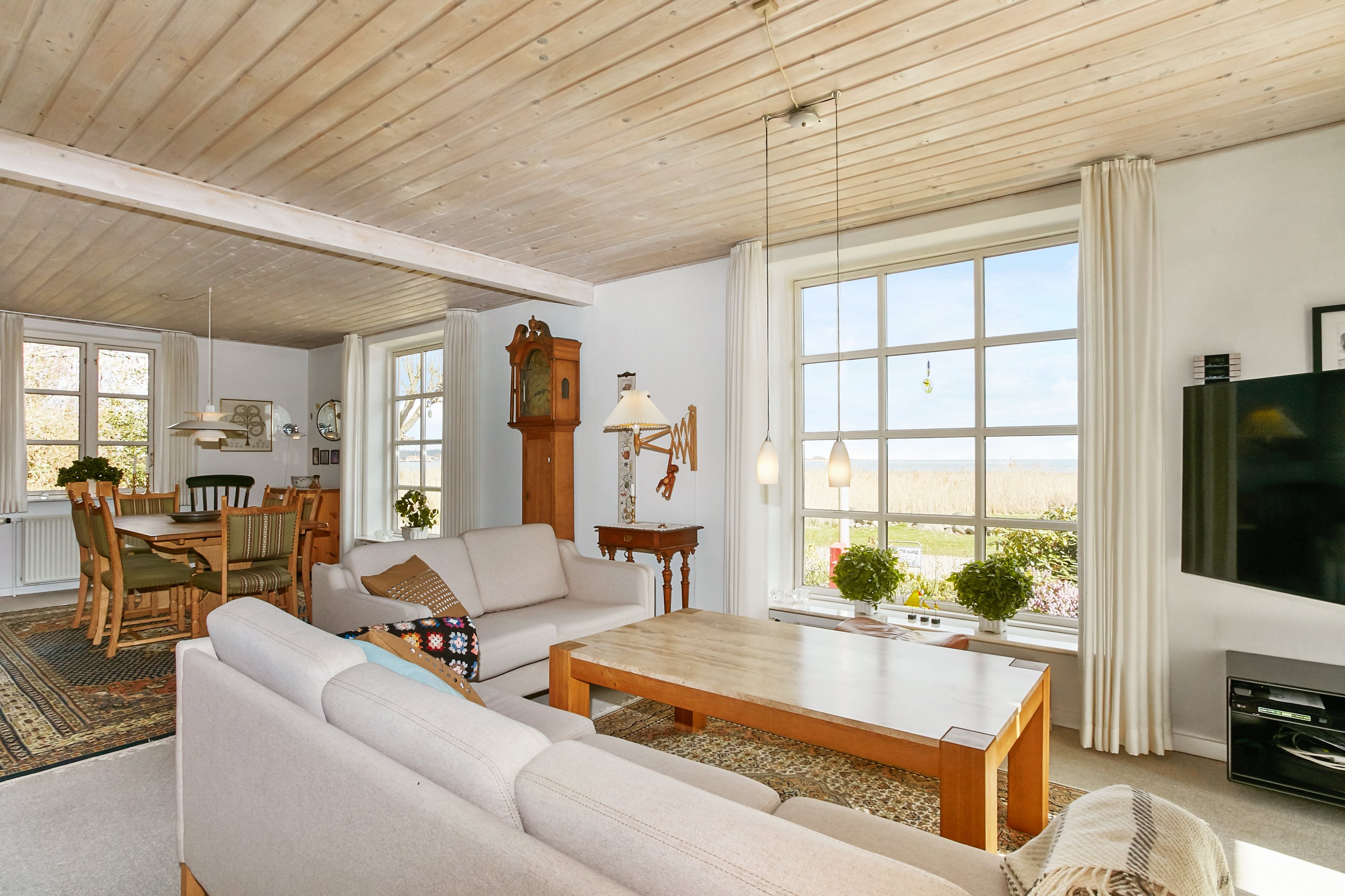 Fremhævet stue billede i fuldskærmstilstand. Billede af Snaptun Strandvej 4, Snaptun, 7130 Juelsminde