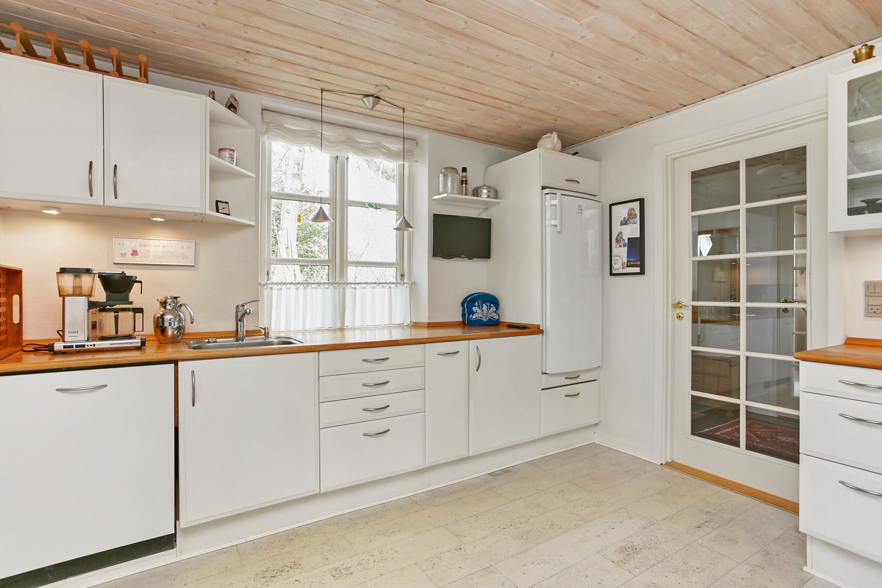 Fremhævet køkken billede i fuldskærmstilstand. Billede af Snaptun Strandvej 4, Snaptun, 7130 Juelsminde