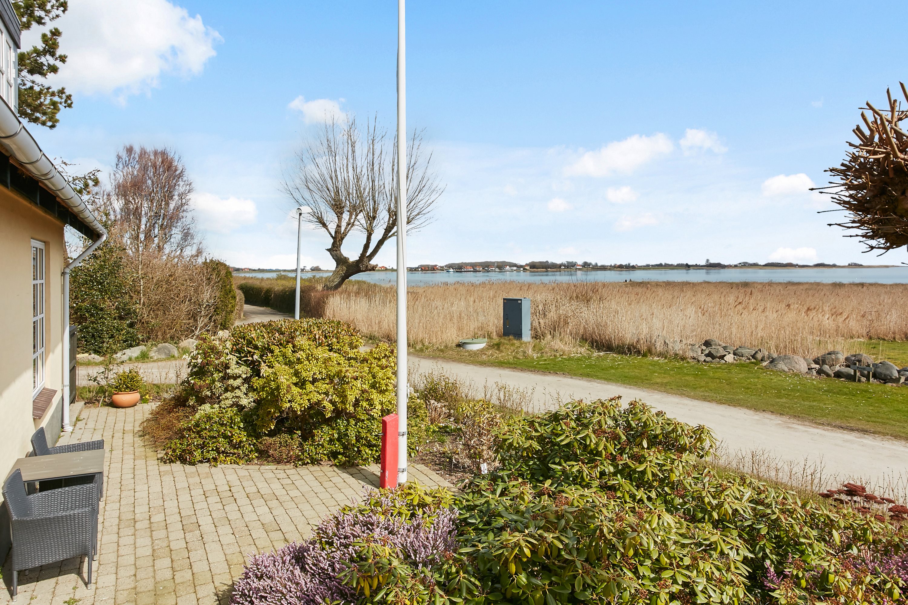 Fremhævet udsigt billede i fuldskærmstilstand. Billede af Snaptun Strandvej 4, Snaptun, 7130 Juelsminde