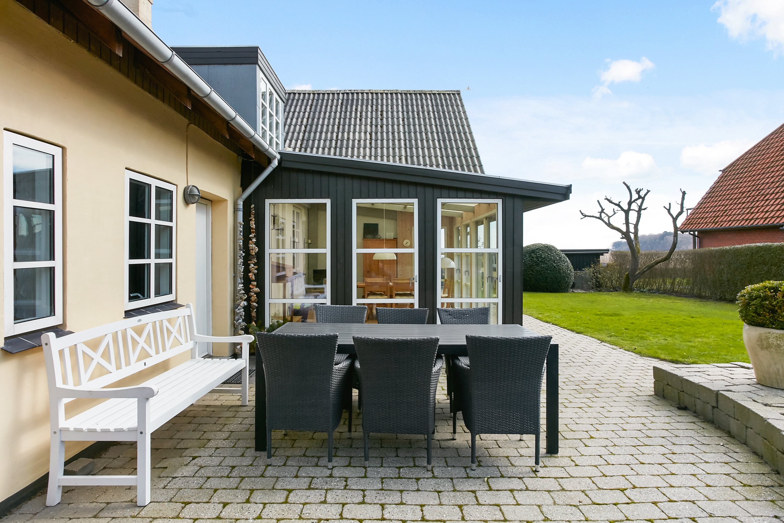 Fremhævet terrasse billede i fuldskærmstilstand. Billede af Snaptun Strandvej 4, Snaptun, 7130 Juelsminde