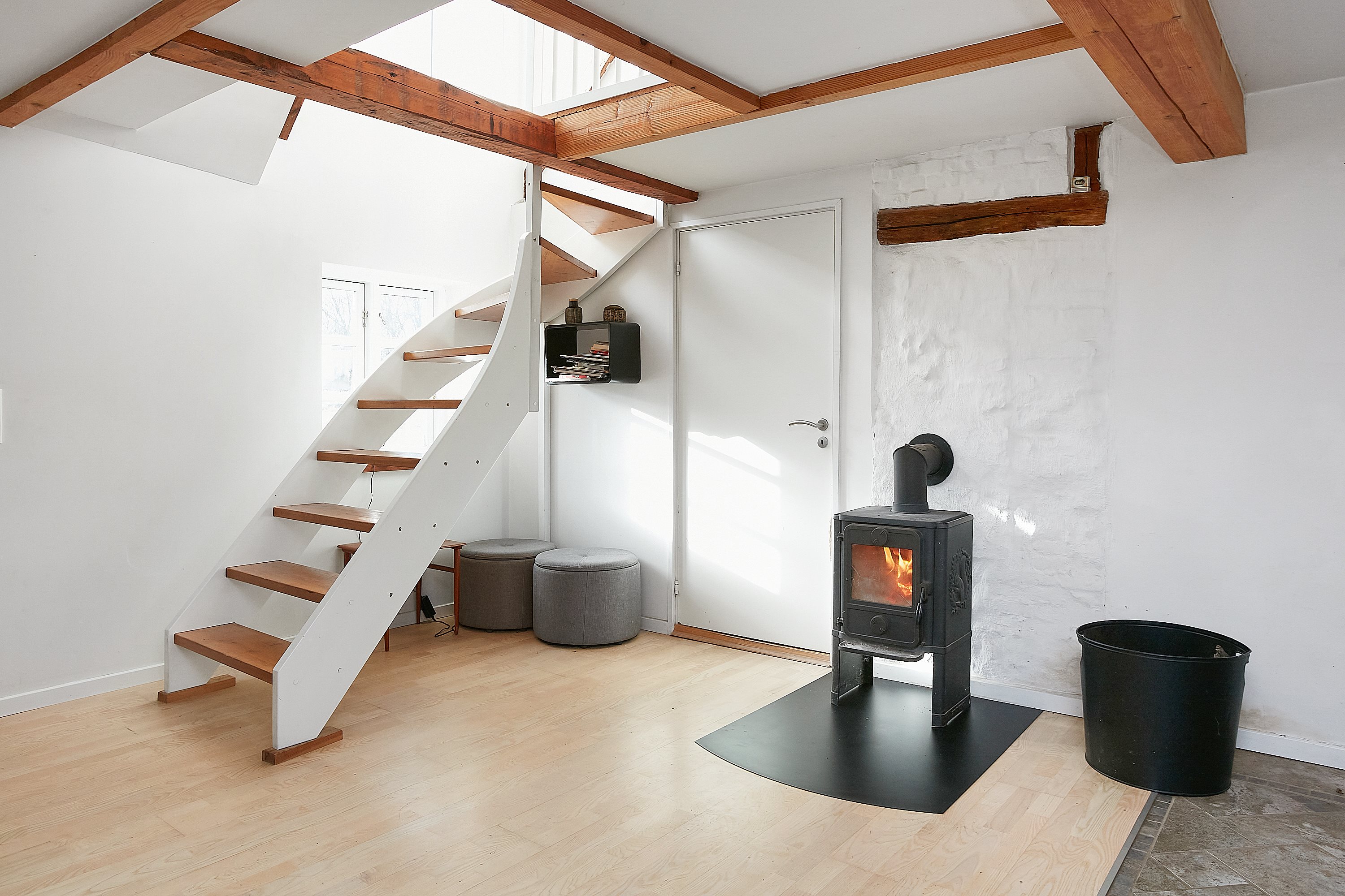 Fremhævet stue billede i fuldskærmstilstand. Billede af Bjørnkærvej 30, 8783 Hornsyld