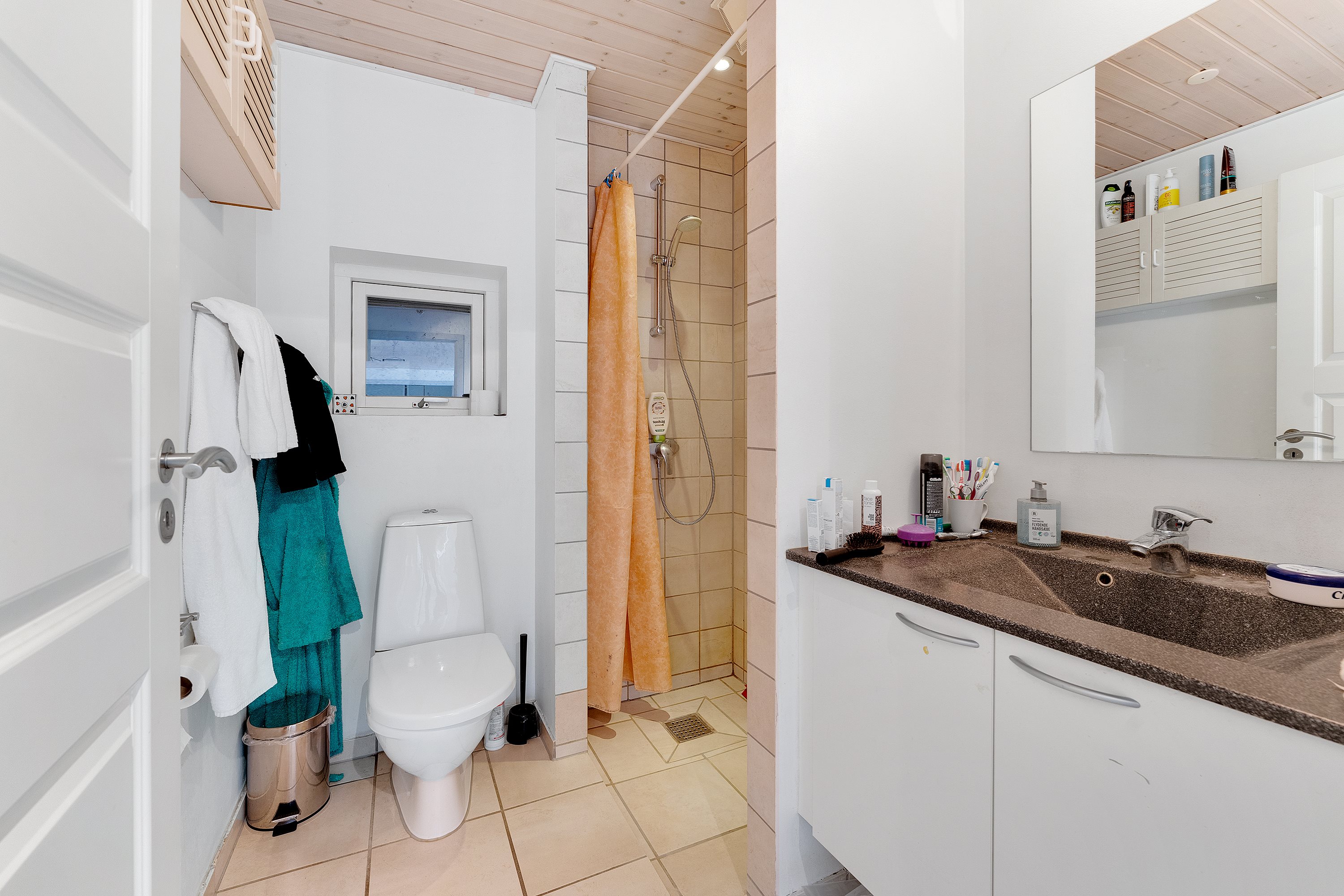 Fremhævet badeværelse billede i fuldskærmstilstand. Billede af Vædderen 3, 8920 Randers NV