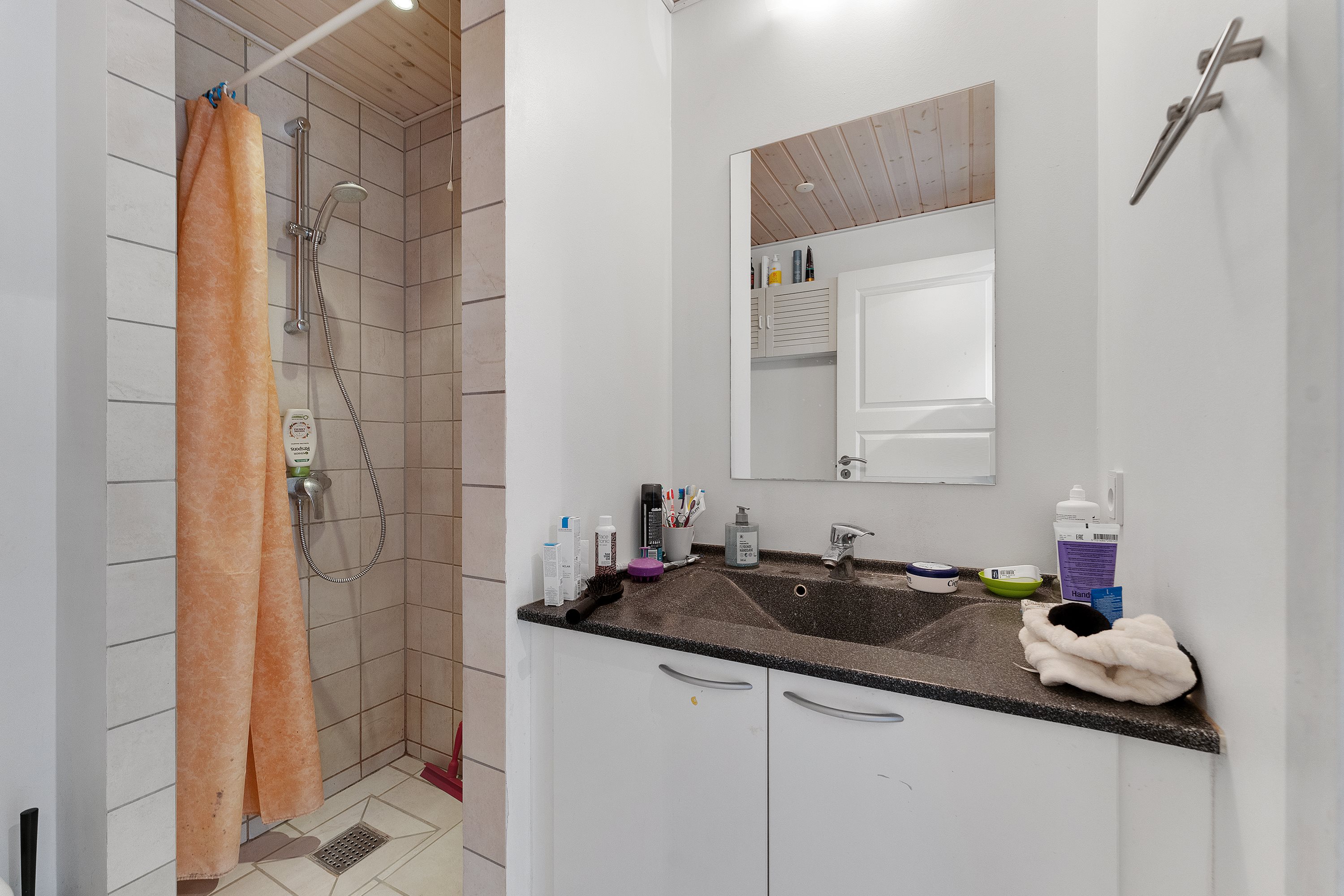 Fremhævet badeværelse billede i fuldskærmstilstand. Billede af Vædderen 3, 8920 Randers NV