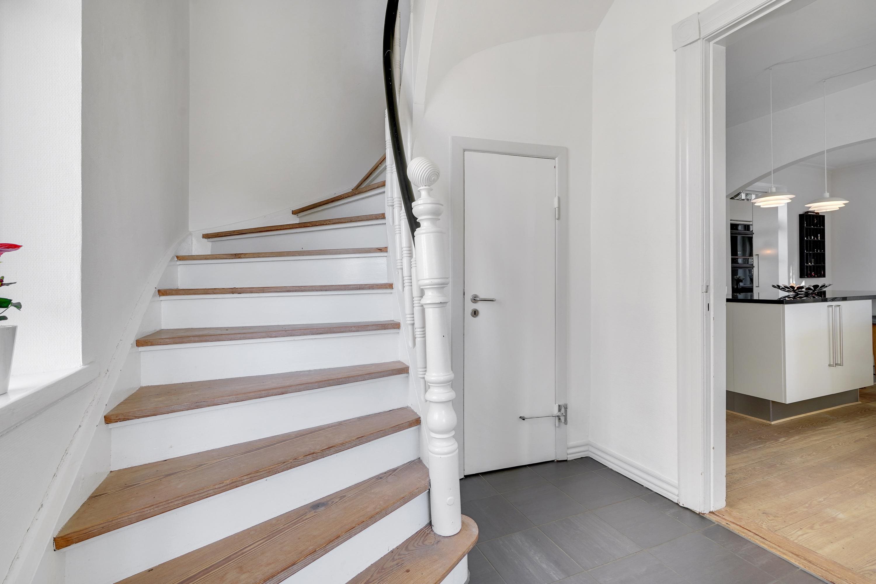 Fremhævet trappe billede i fuldskærmstilstand. Billede af Karpedam 7, 6200 Aabenraa