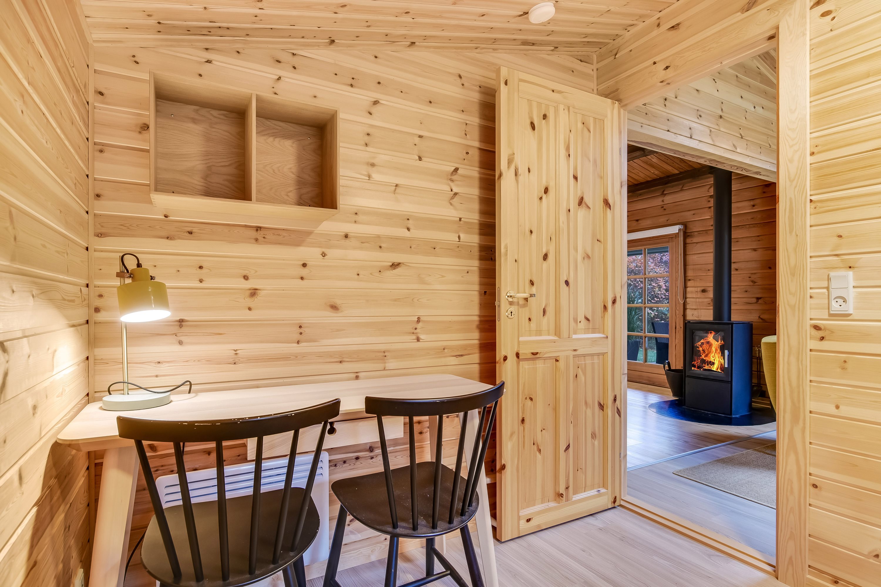 Fremhævet stue billede i fuldskærmstilstand. Billede af Bøgealle 12, Lodbj Hede, 6950 Ringkøbing