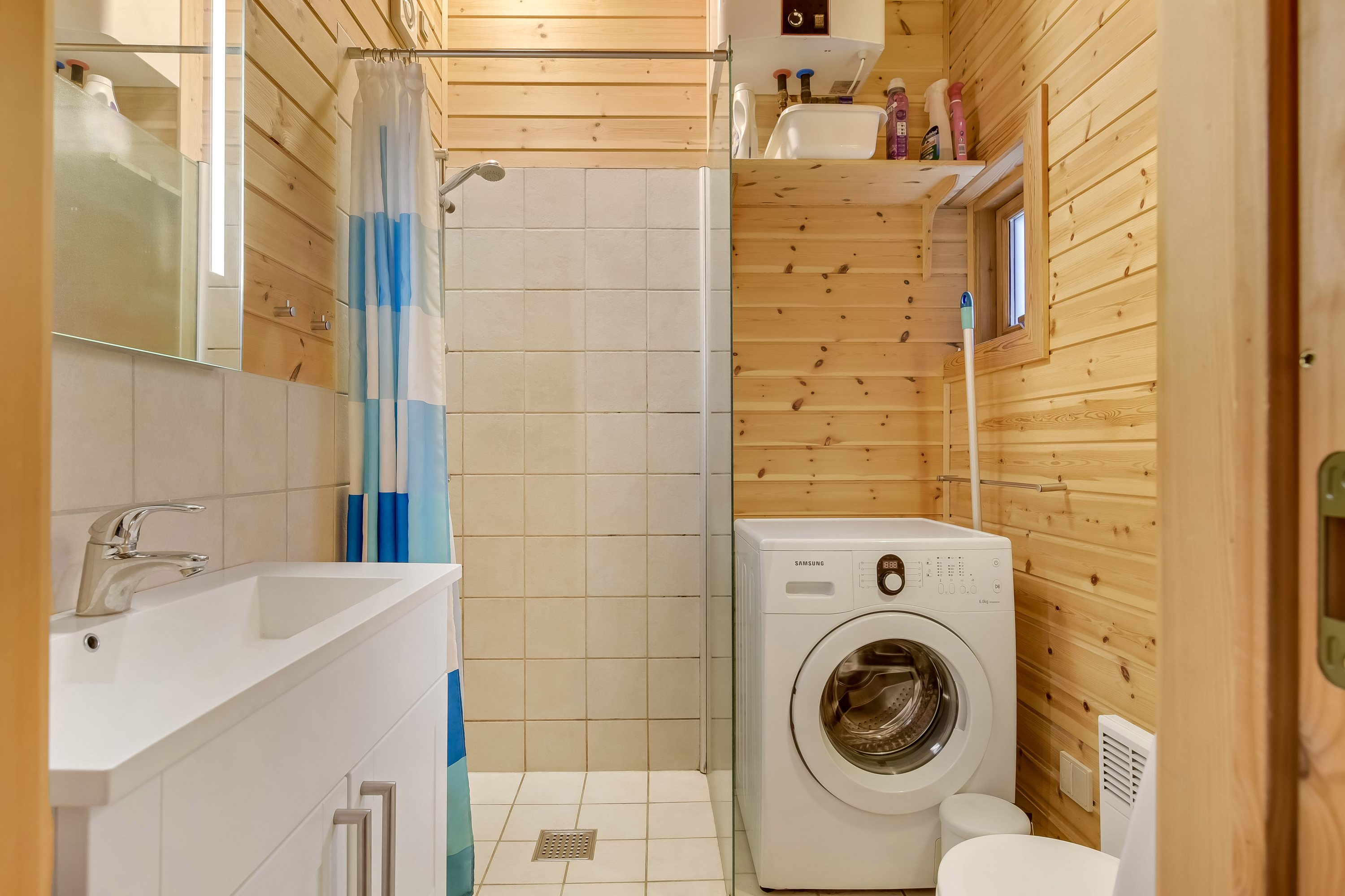 Fremhævet badeværelse billede i fuldskærmstilstand. Billede af Bøgealle 12, Lodbj Hede, 6950 Ringkøbing