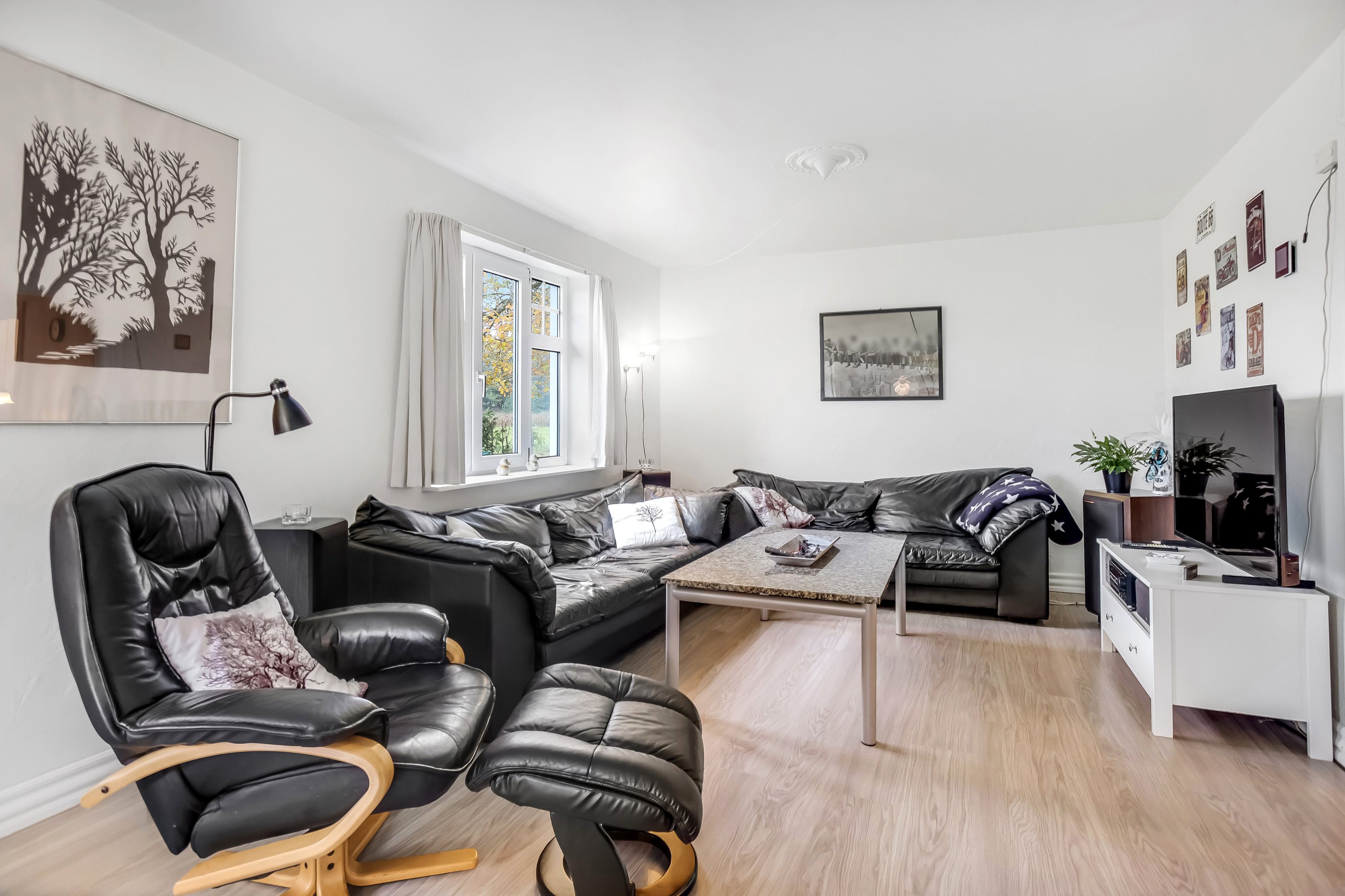 Fremhævet stue billede i fuldskærmstilstand. Billede af Hesselbækvej 3, Borridsø, 8881 Thorsø