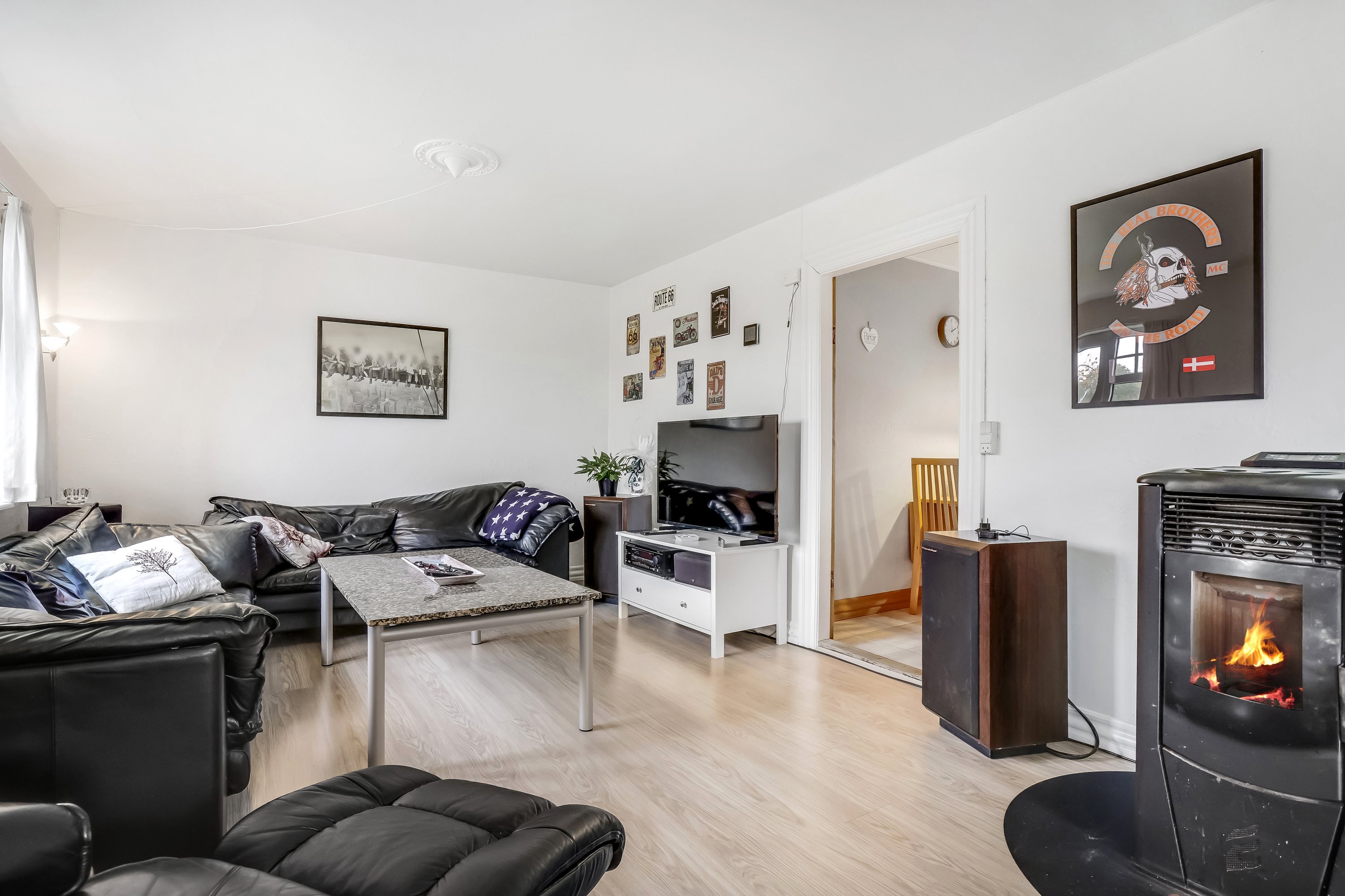 Fremhævet stue billede i fuldskærmstilstand. Billede af Hesselbækvej 3, Borridsø, 8881 Thorsø