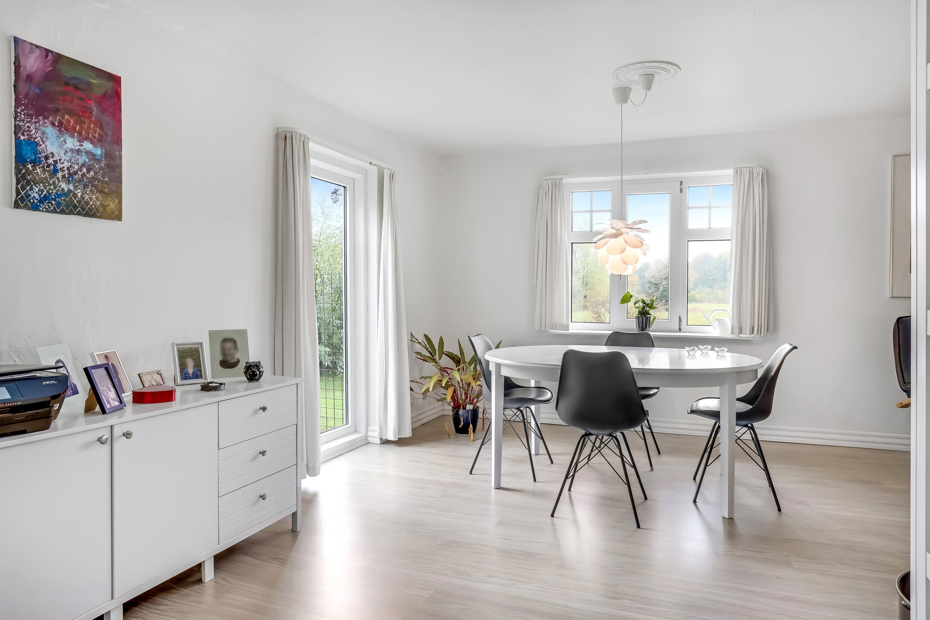 Fremhævet stue billede i fuldskærmstilstand. Billede af Hesselbækvej 3, Borridsø, 8881 Thorsø