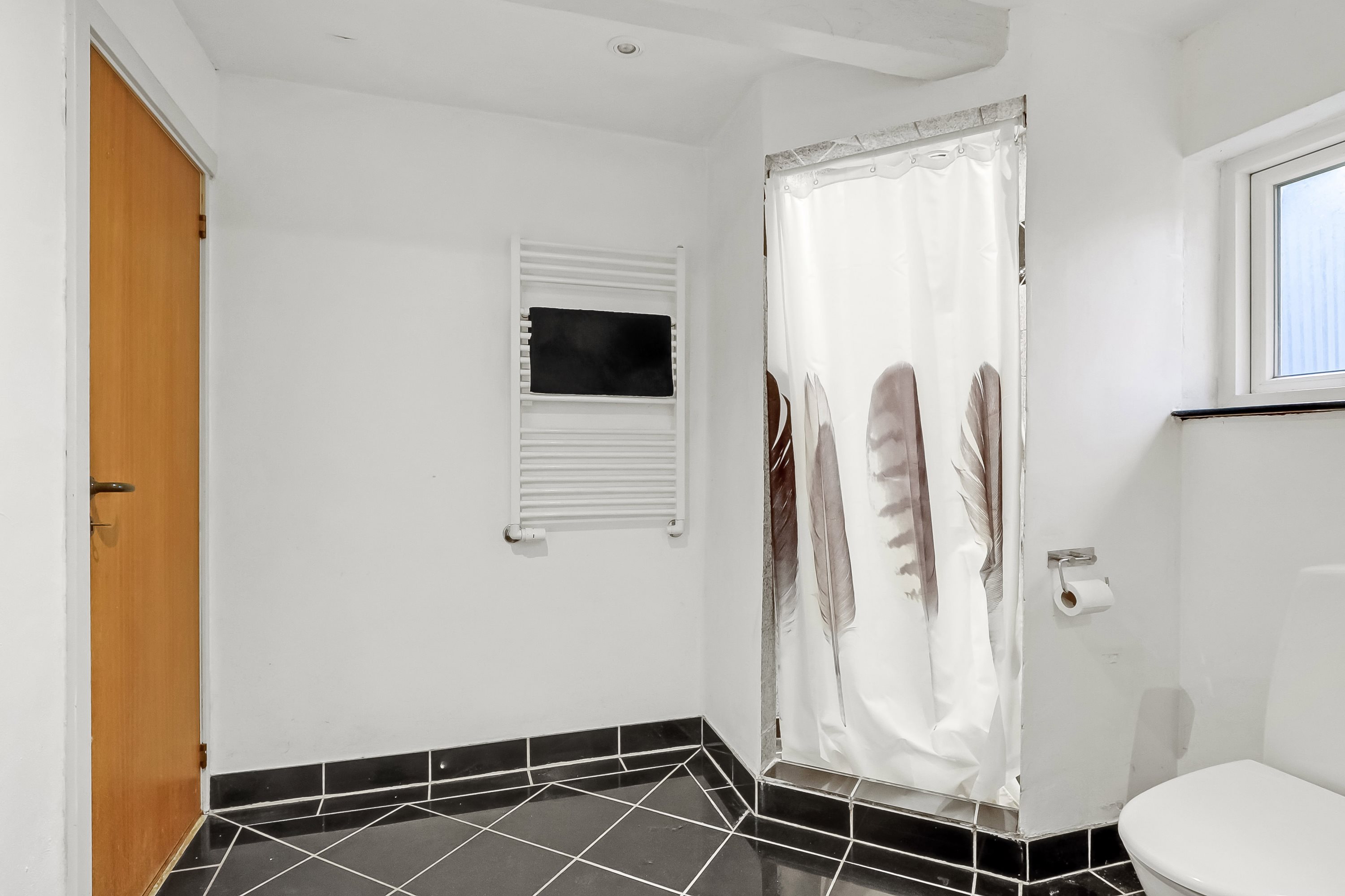 Fremhævet badeværelse billede i fuldskærmstilstand. Billede af Mellemvej 2, Gudbjerg Skov, 5892 Gudbjerg Sydfyn