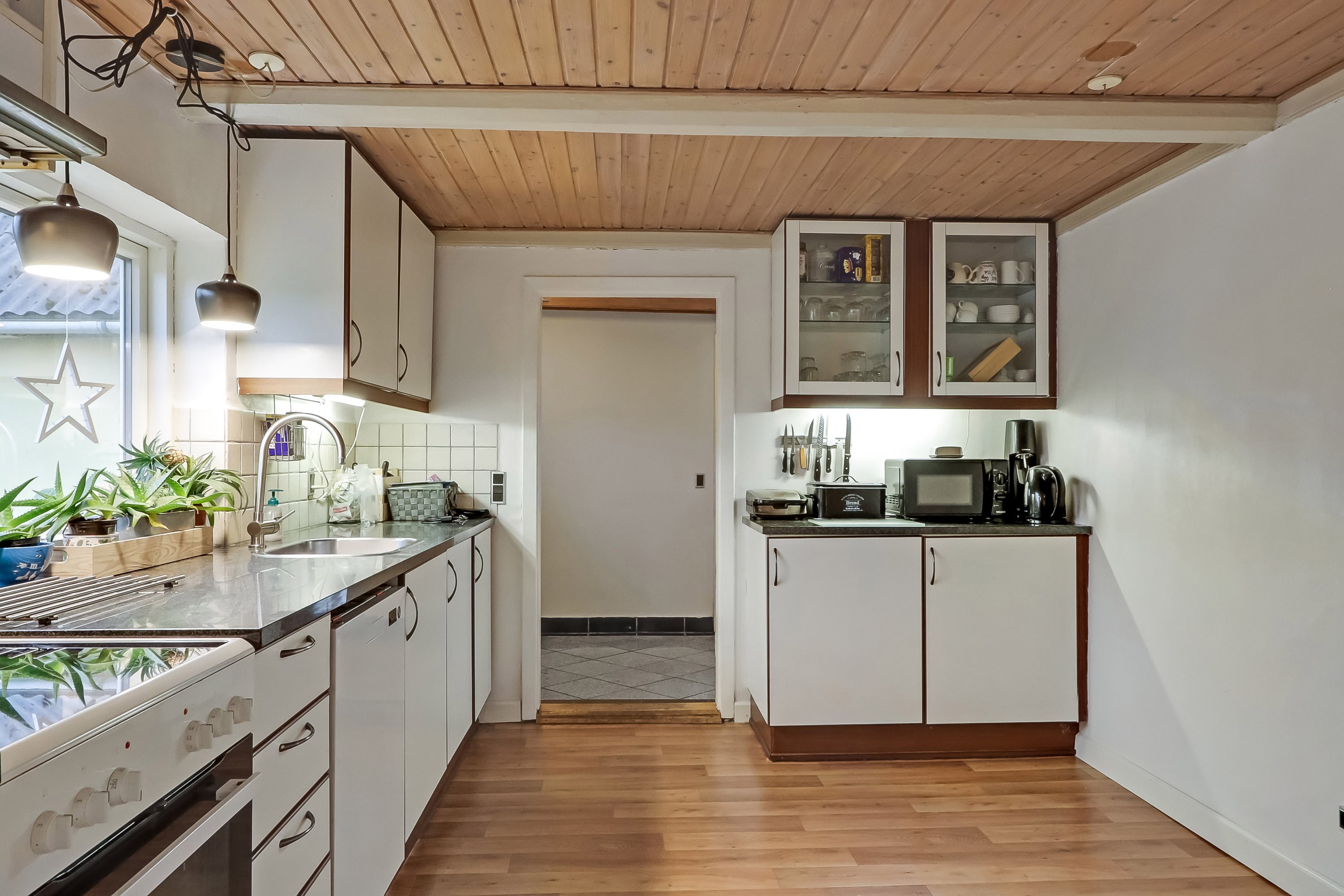 Fremhævet køkken billede i fuldskærmstilstand. Billede af Mellemvej 2, Gudbjerg Skov, 5892 Gudbjerg Sydfyn