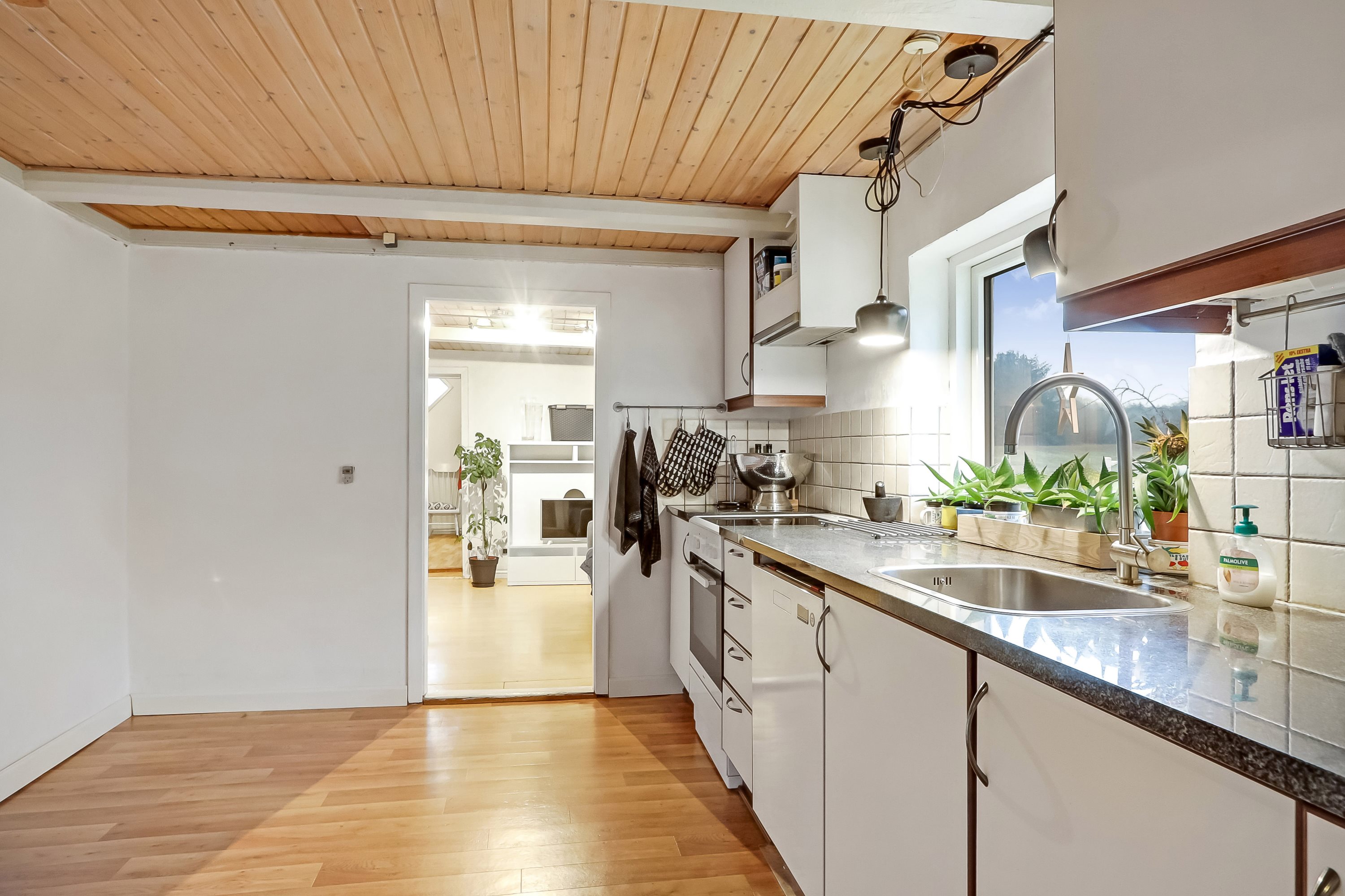 Fremhævet køkken billede i fuldskærmstilstand. Billede af Mellemvej 2, Gudbjerg Skov, 5892 Gudbjerg Sydfyn