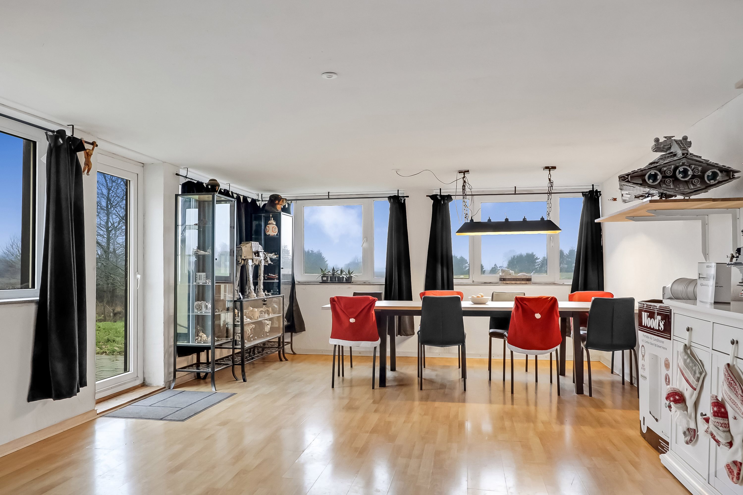 Fremhævet stue billede i fuldskærmstilstand. Billede af Mellemvej 2, Gudbjerg Skov, 5892 Gudbjerg Sydfyn