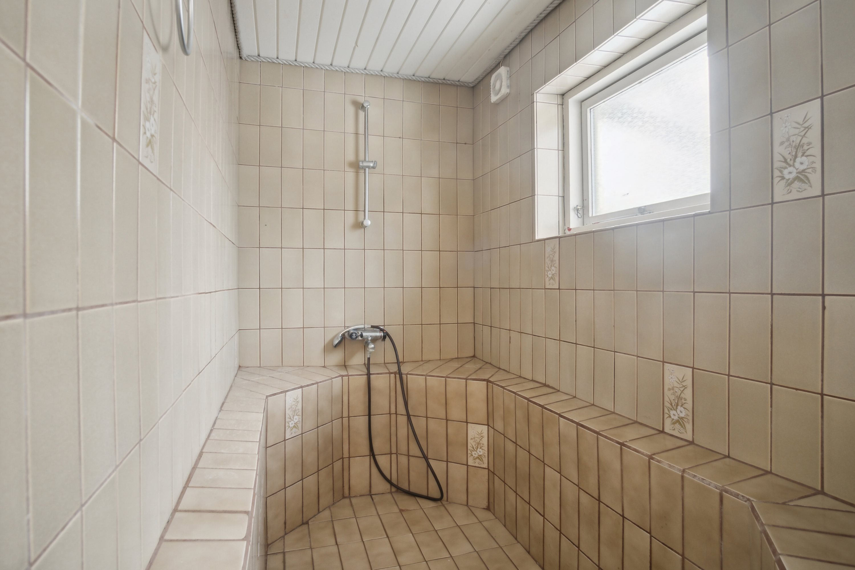 Fremhævet badeværelse billede i fuldskærmstilstand. Billede af Nørrevangsvej 12, Demstrup, 8620 Kjellerup