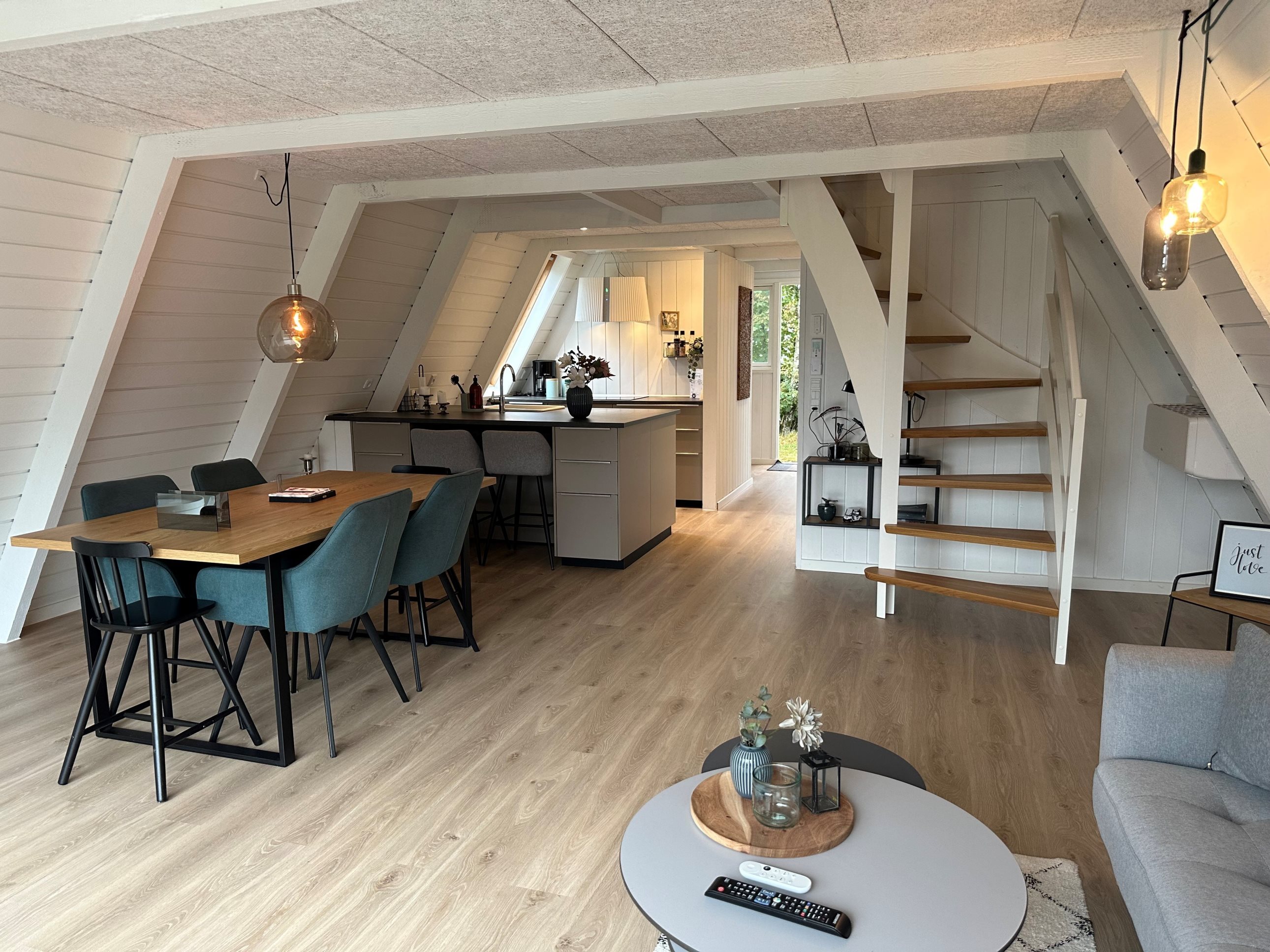 Fremhævet stue billede i fuldskærmstilstand. Billede af Golfsvinget 146, Gatten, 9640 Farsø