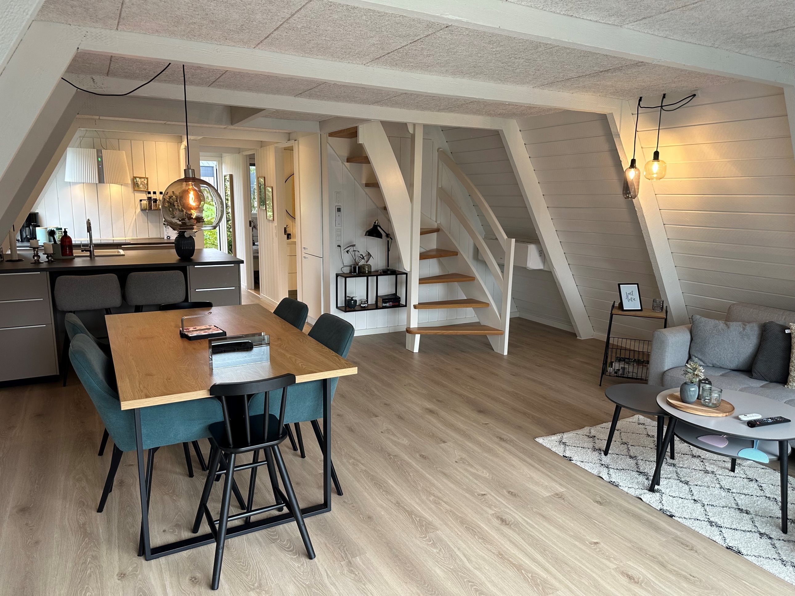 Fremhævet stue billede i fuldskærmstilstand. Billede af Golfsvinget 146, Gatten, 9640 Farsø