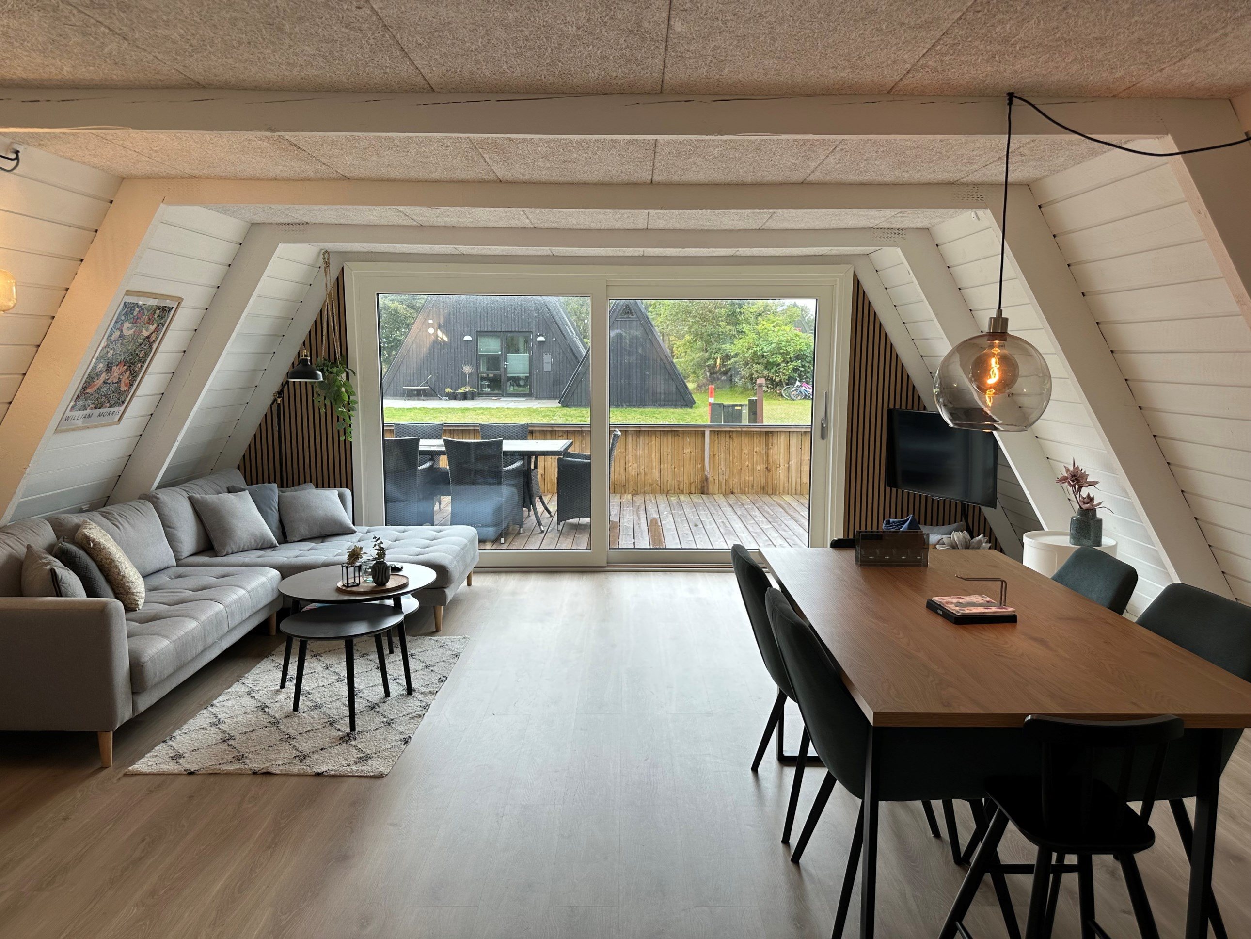 Fremhævet stue billede i fuldskærmstilstand. Billede af Golfsvinget 146, Gatten, 9640 Farsø