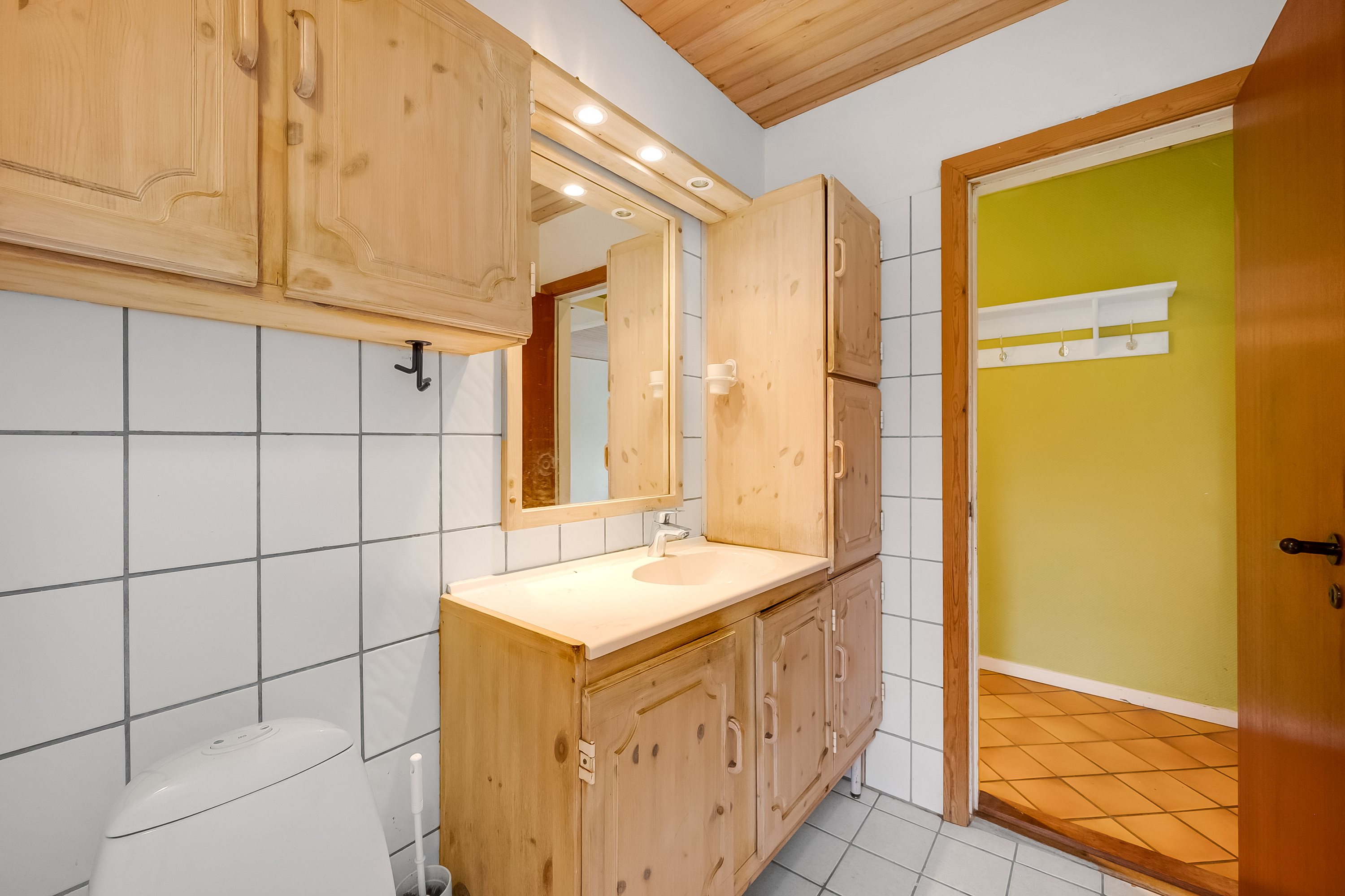 Fremhævet badeværelse billede i fuldskærmstilstand. Billede af Toftevej 1, Bølling, 6900 Skjern