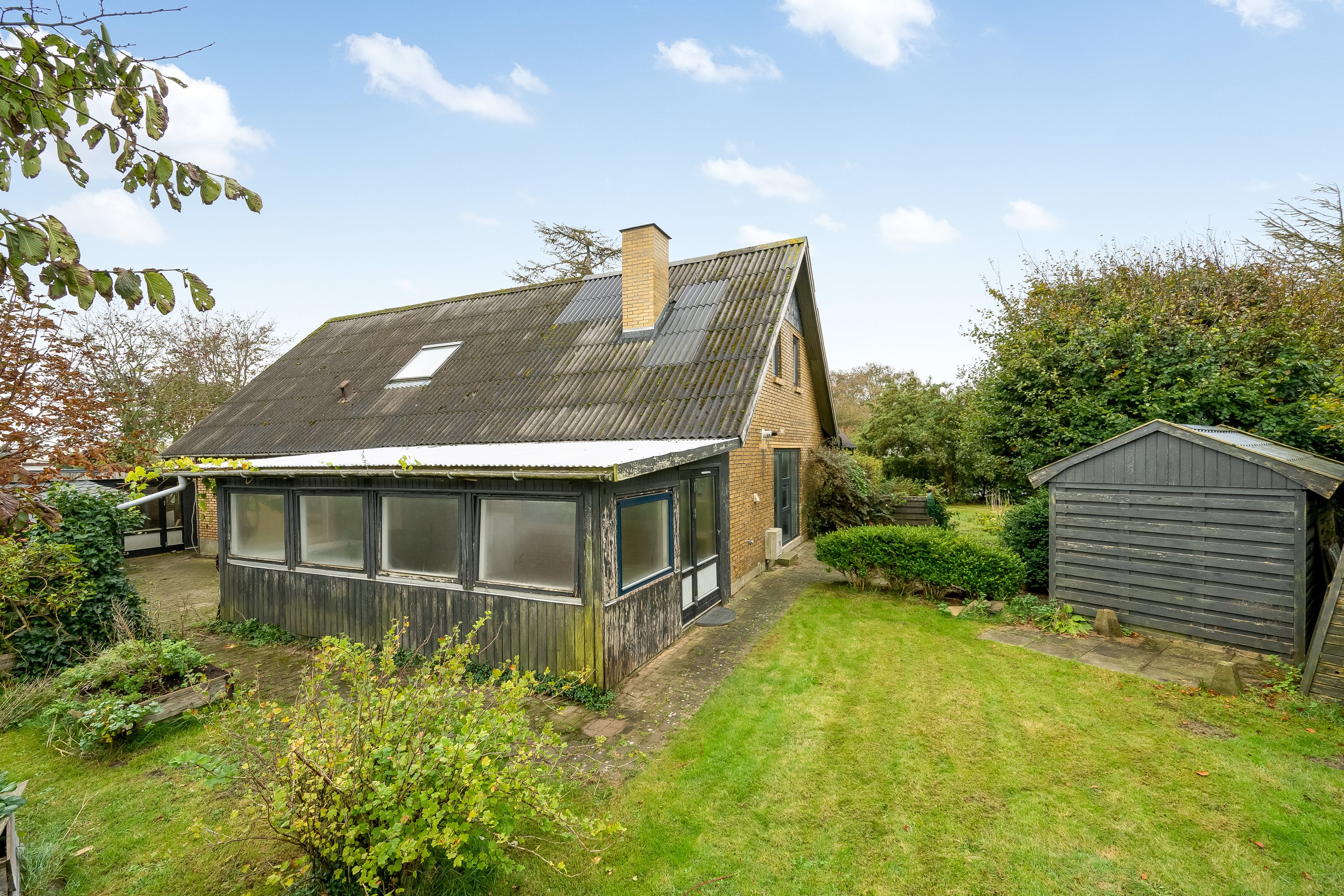 Fremhævet facade billede i fuldskærmstilstand. Billede af Toftevej 1, Bølling, 6900 Skjern