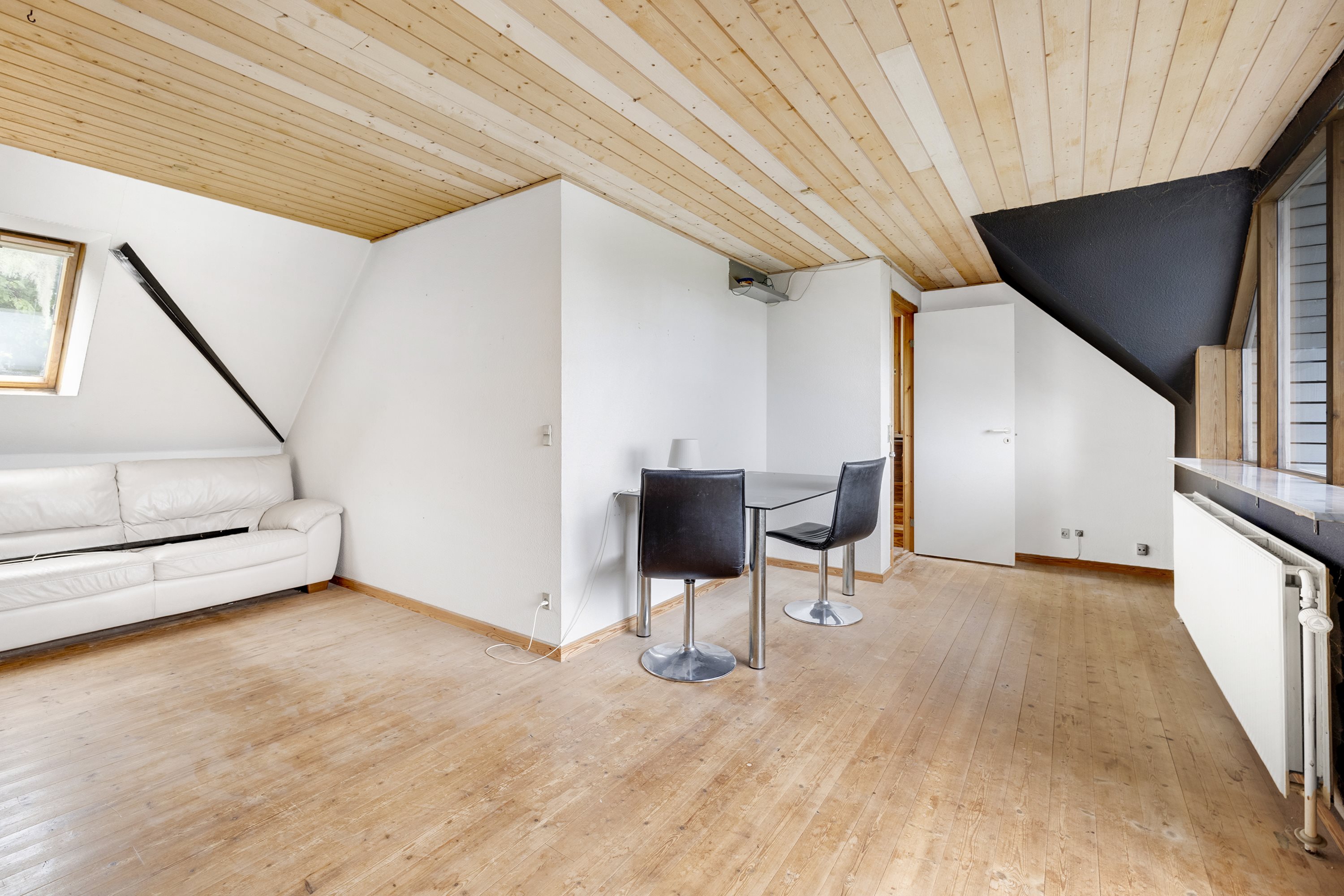 Fremhævet andet billede i fuldskærmstilstand. Billede af L. Jørgensens Alle 15, 8410 Rønde