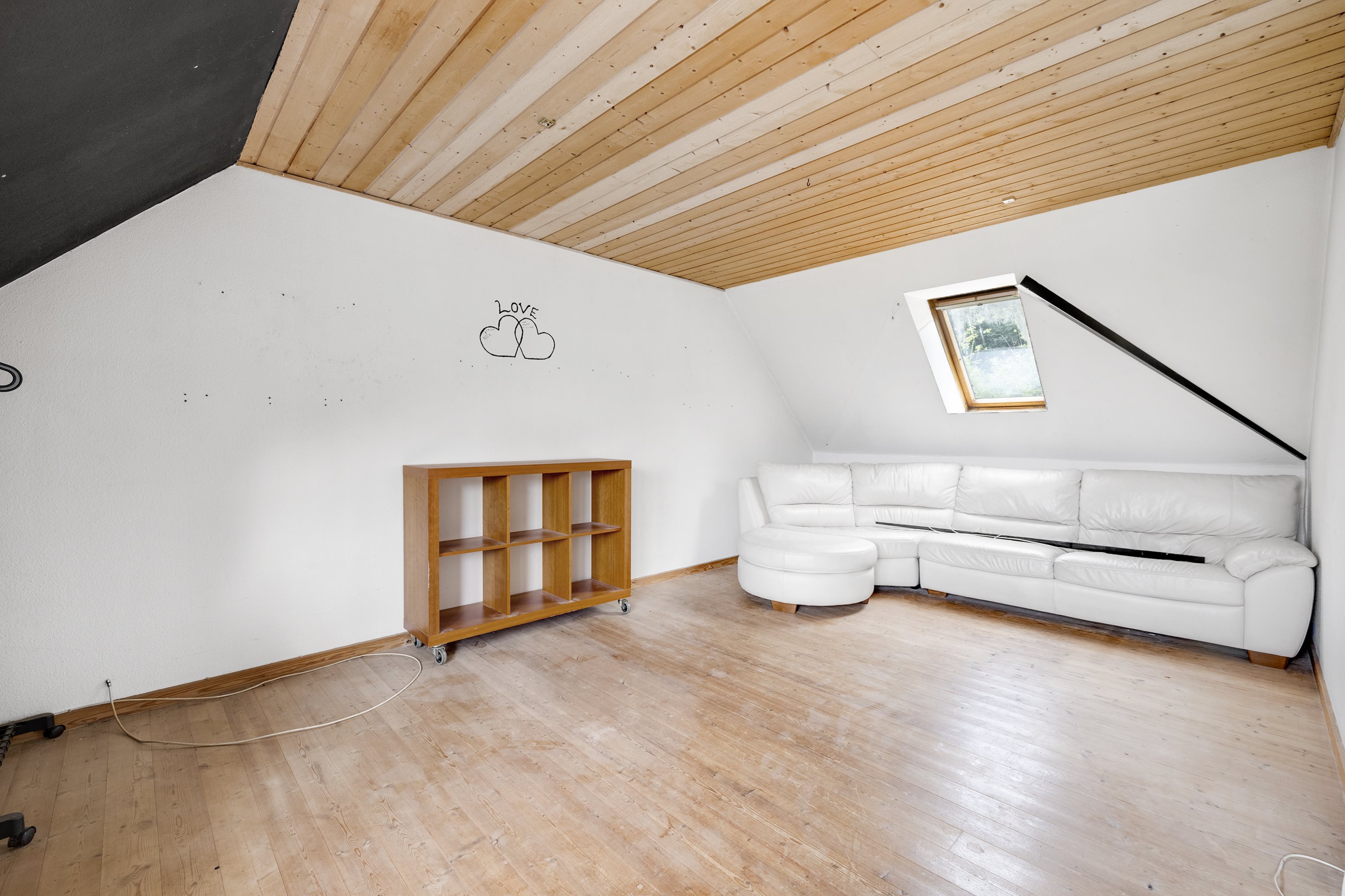 Fremhævet andet billede i fuldskærmstilstand. Billede af L. Jørgensens Alle 15, 8410 Rønde