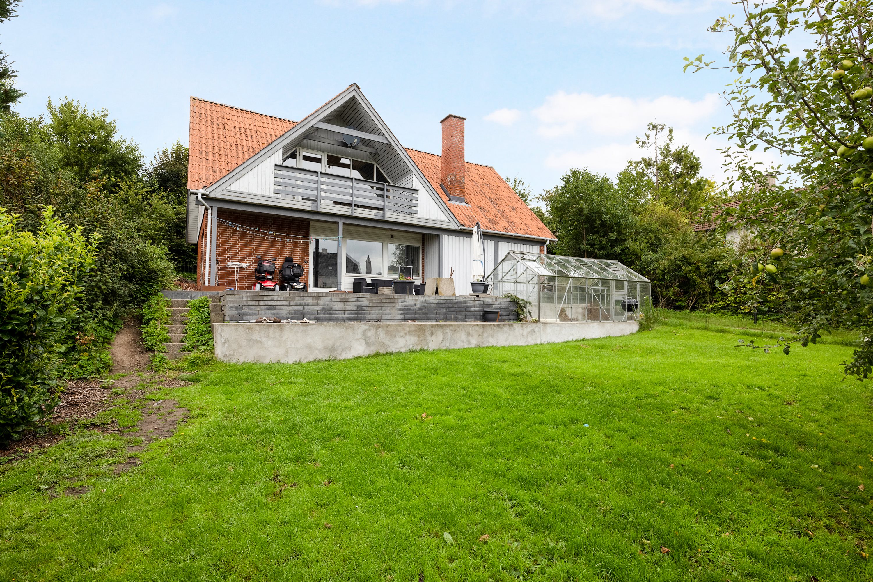 Fremhævet andet billede i fuldskærmstilstand. Billede af L. Jørgensens Alle 15, 8410 Rønde