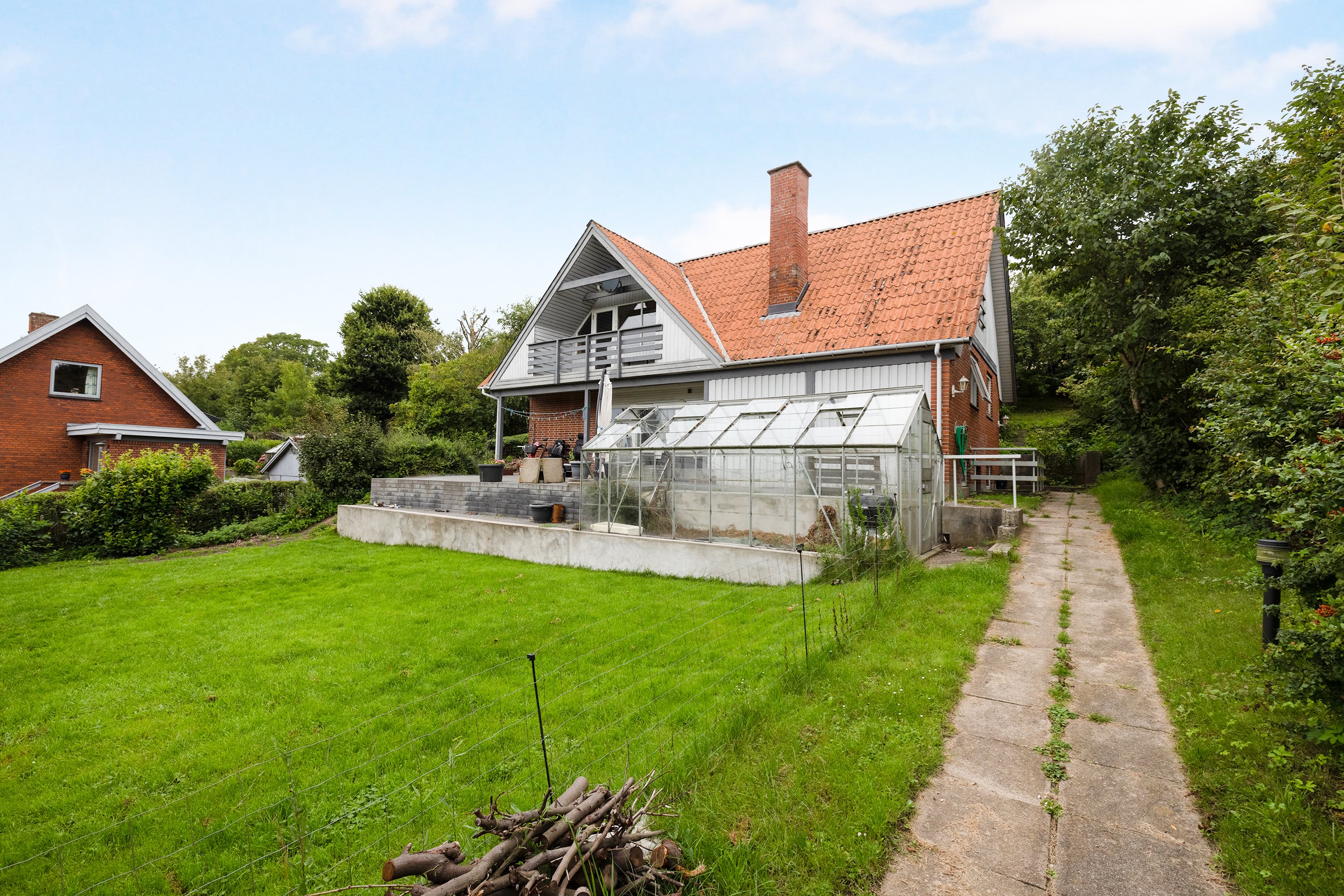 Fremhævet andet billede i fuldskærmstilstand. Billede af L. Jørgensens Alle 15, 8410 Rønde