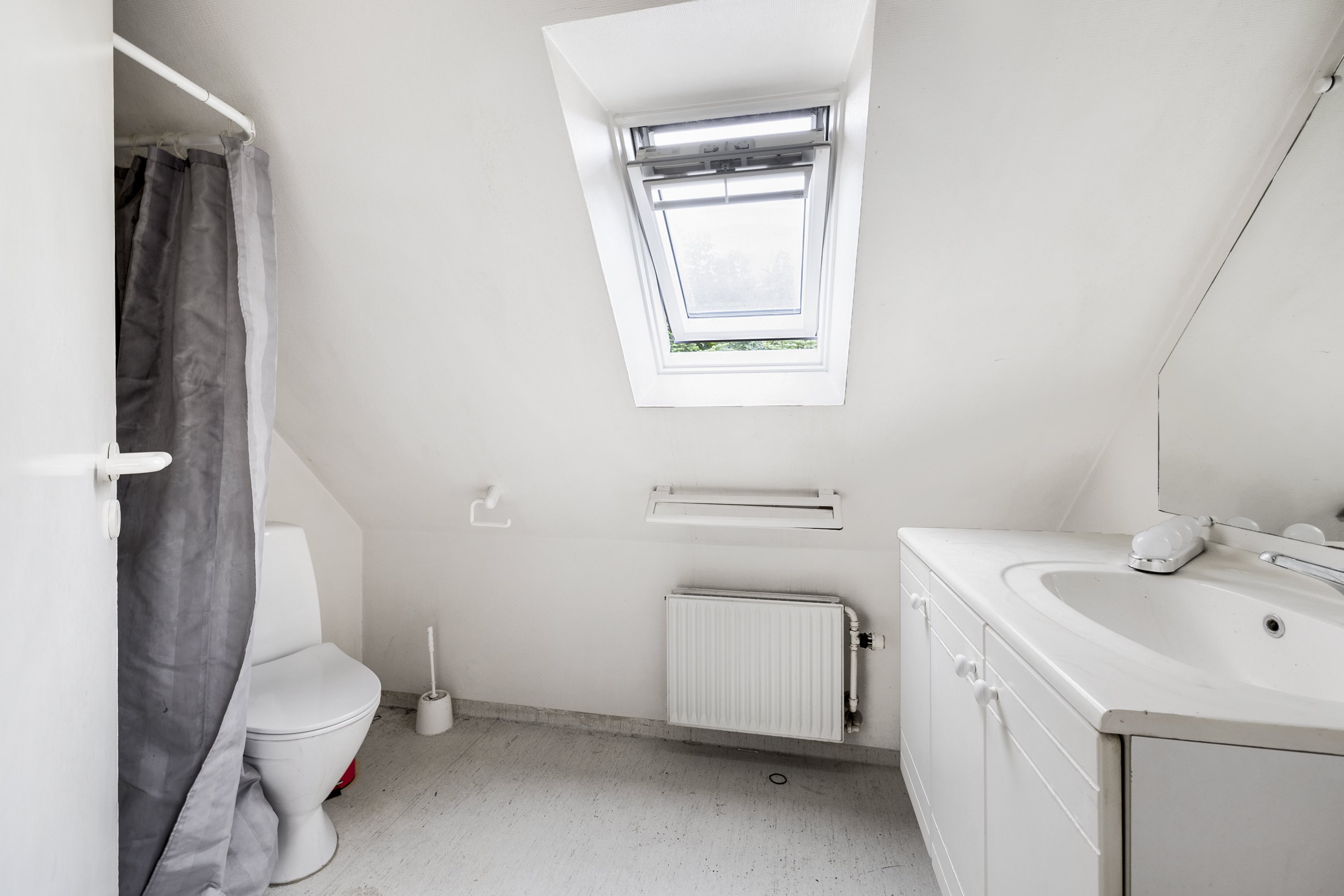 Fremhævet andet billede i fuldskærmstilstand. Billede af L. Jørgensens Alle 15, 8410 Rønde