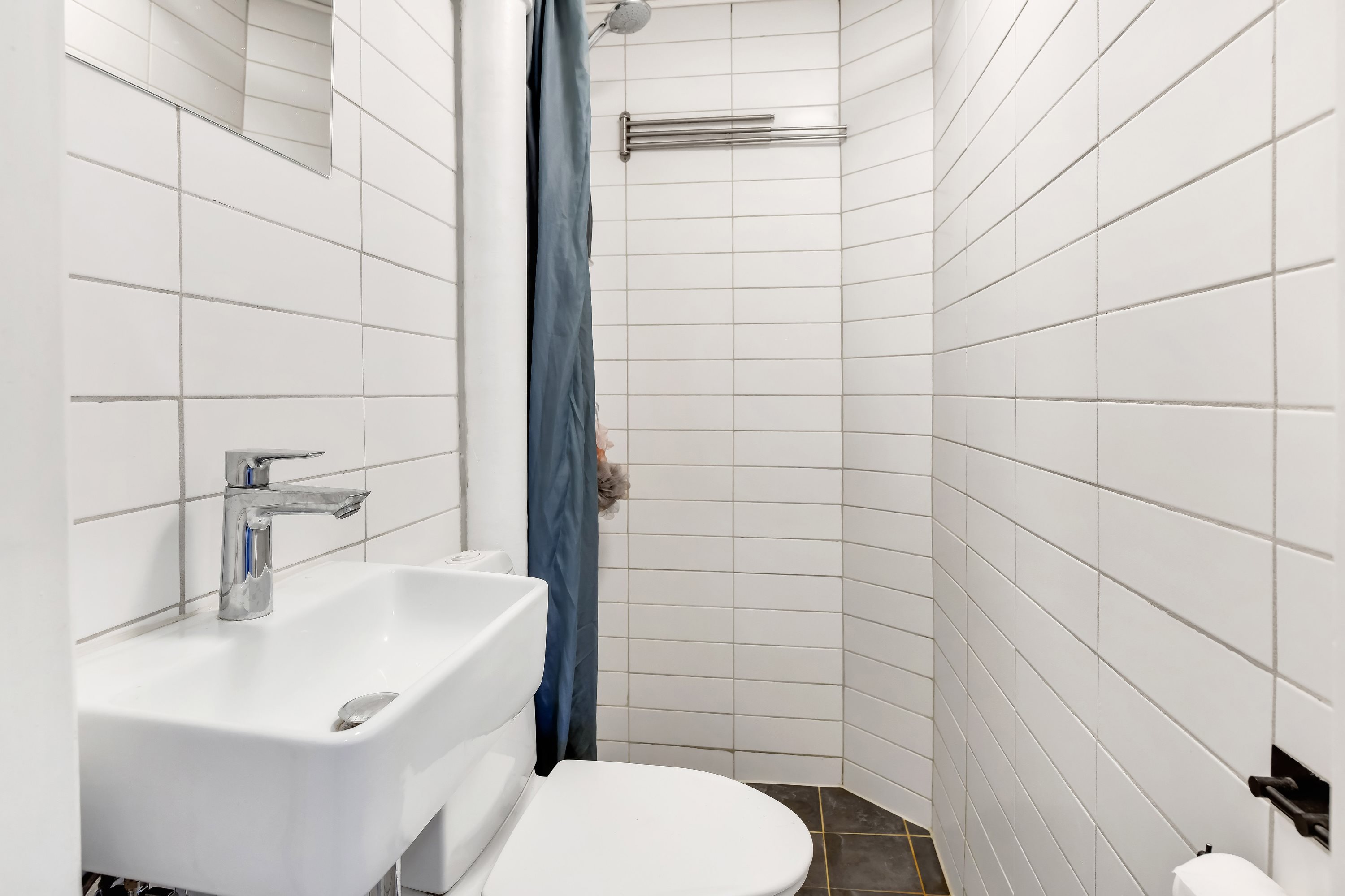 Miniaturebillede 1: badeværelse. Billede af Cort Adelers Gade 9, 2. th., 6700 Esbjerg