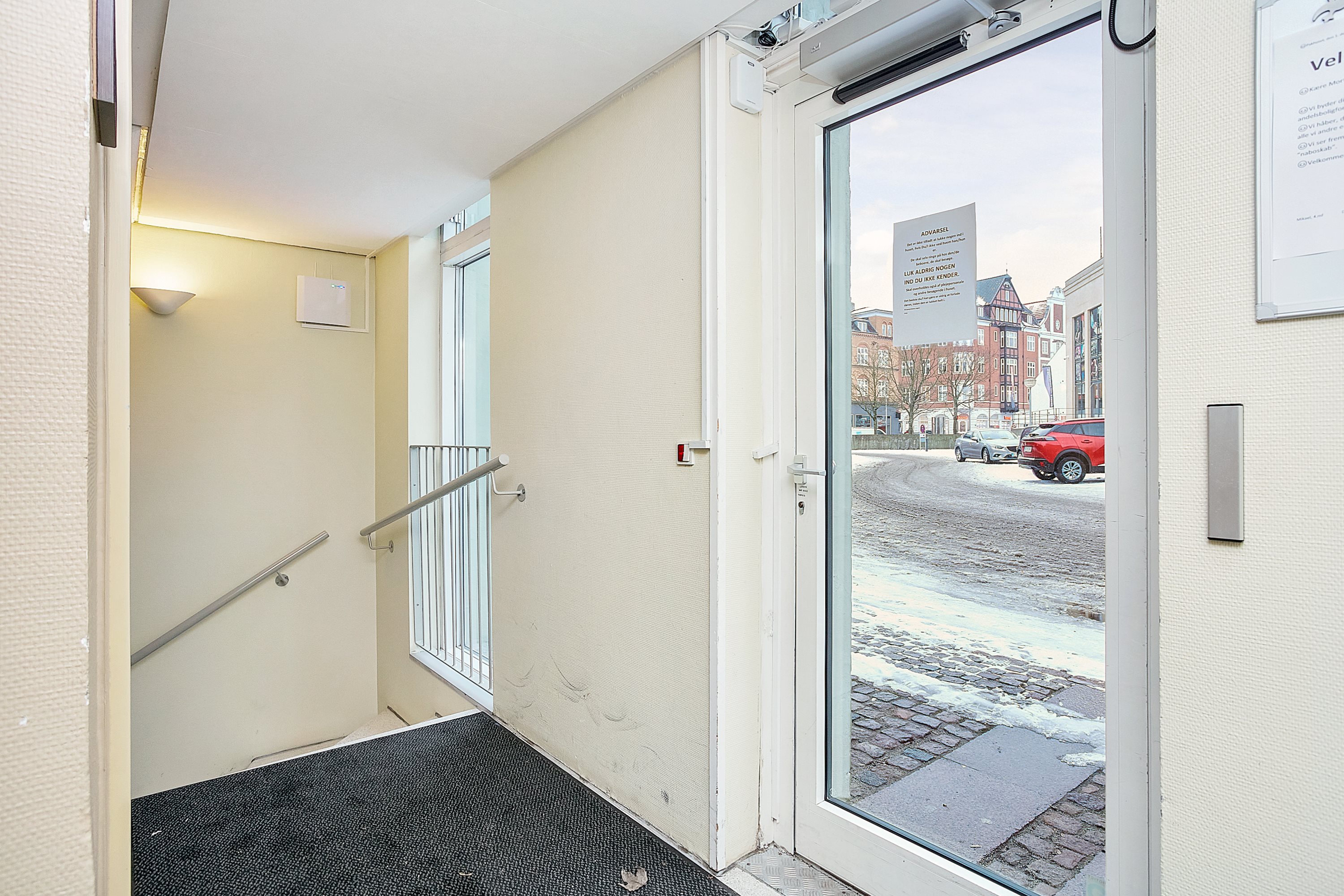 Fremhævet fælles indgang billede i fuldskærmstilstand. Billede af Teatergården 2, st.. th., 8700 Horsens