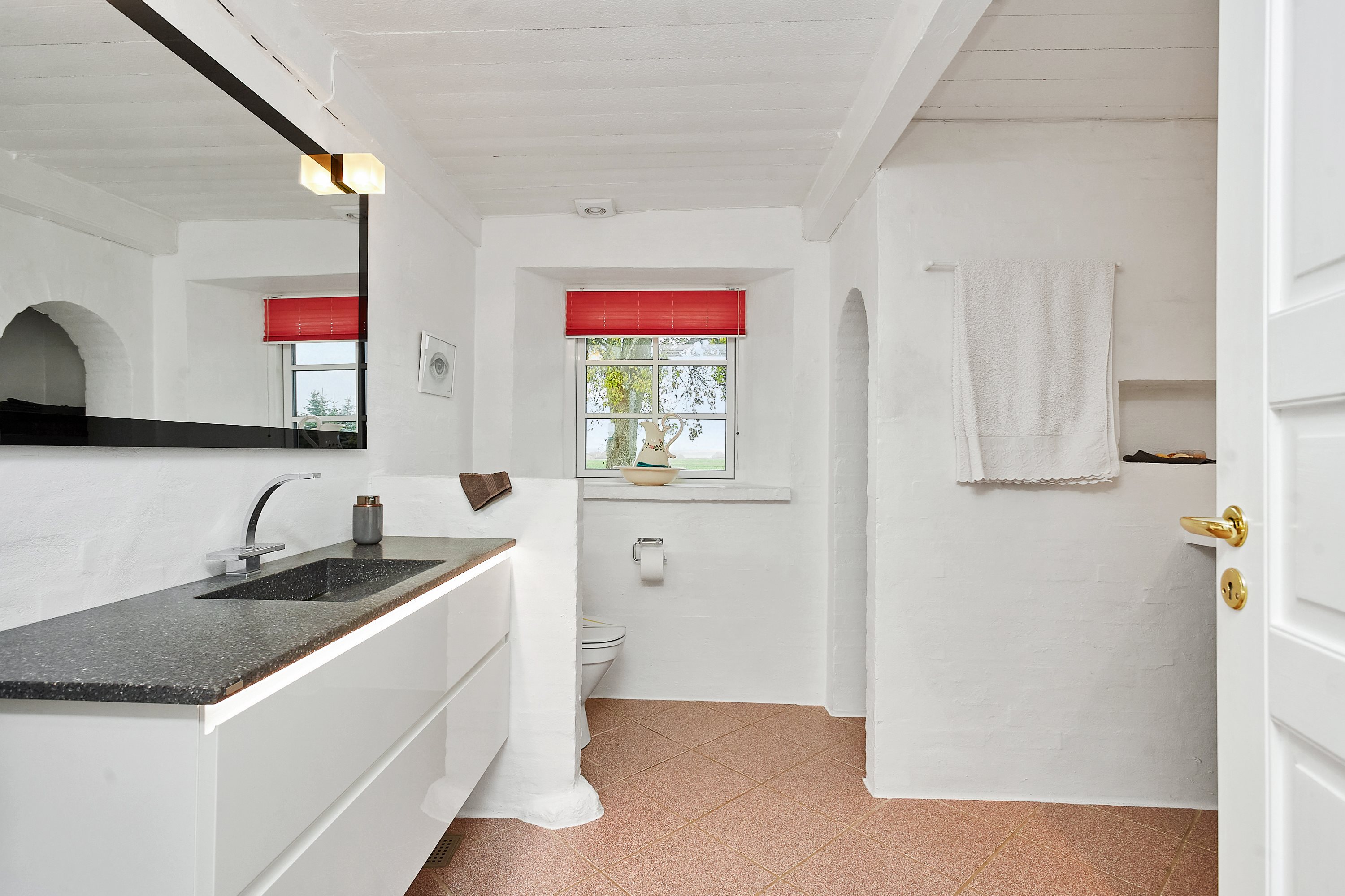 Fremhævet badeværelse billede i fuldskærmstilstand. Billede af Brund Strandvej 19, Brund, 7130 Juelsminde