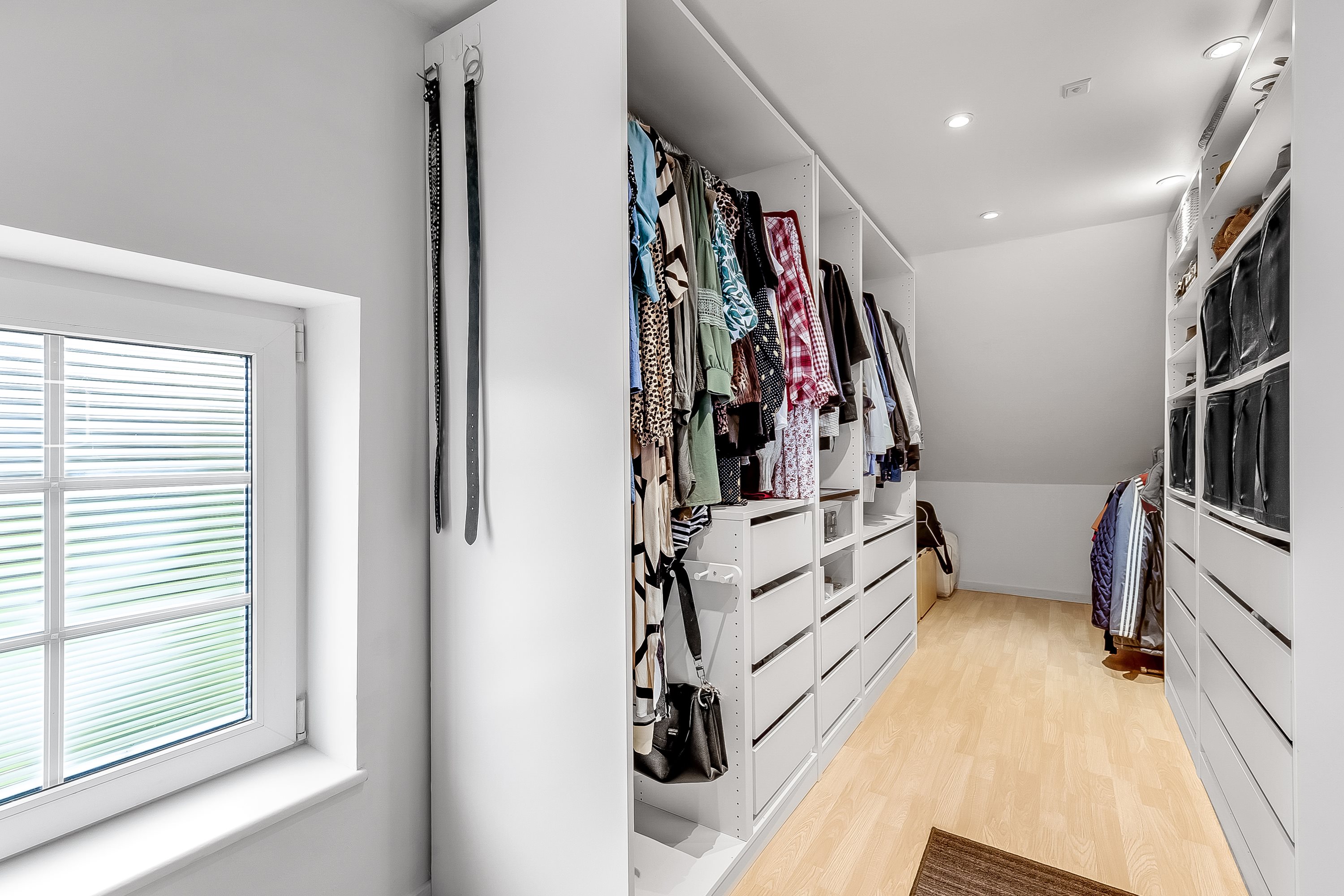 Fremhævet garderobe billede i fuldskærmstilstand. Billede af Østergade 135, 6580 Vamdrup