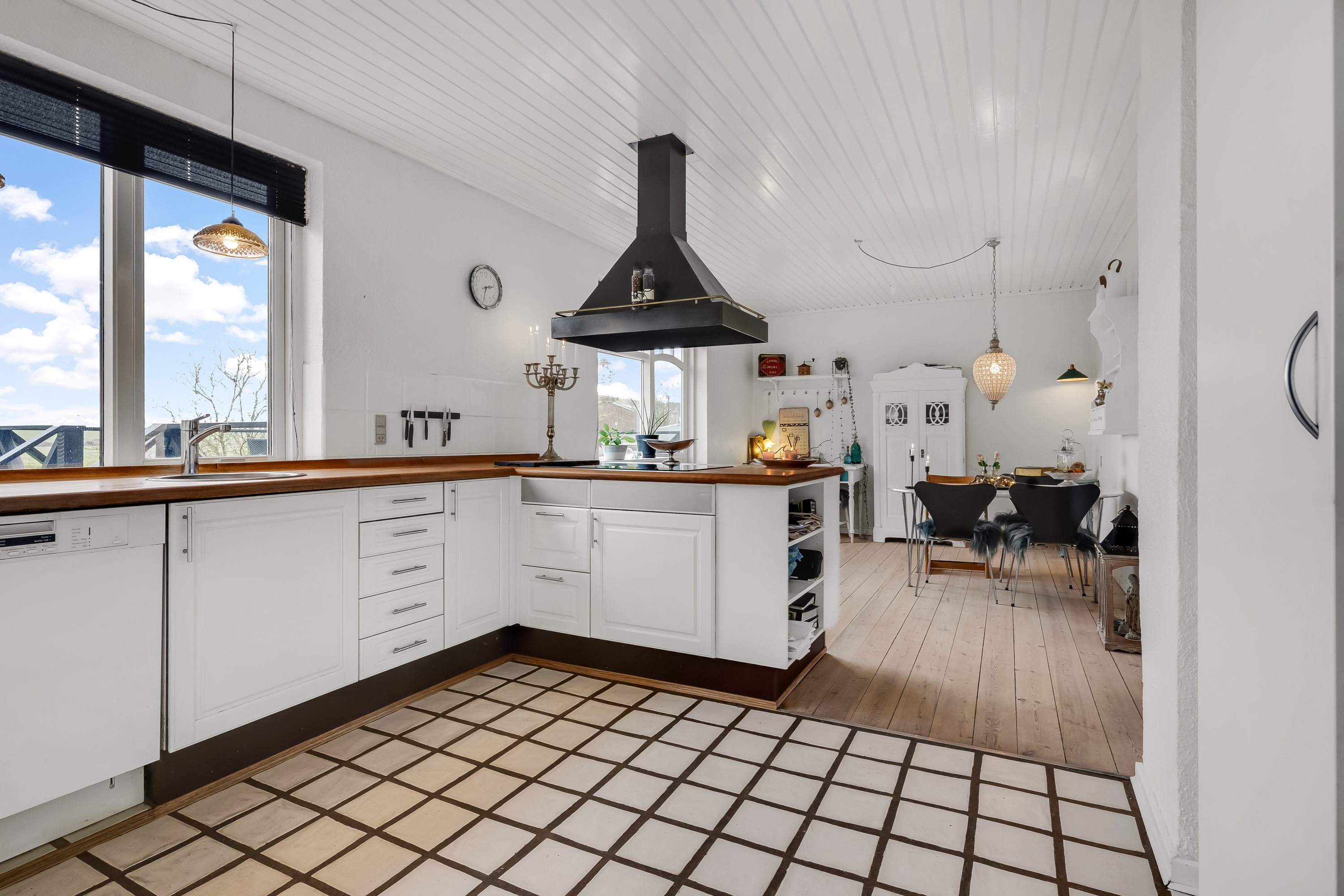 Fremhævet køkken billede i fuldskærmstilstand. Billede af Thyborønvej 12, Klinkby, 7620 Lemvig