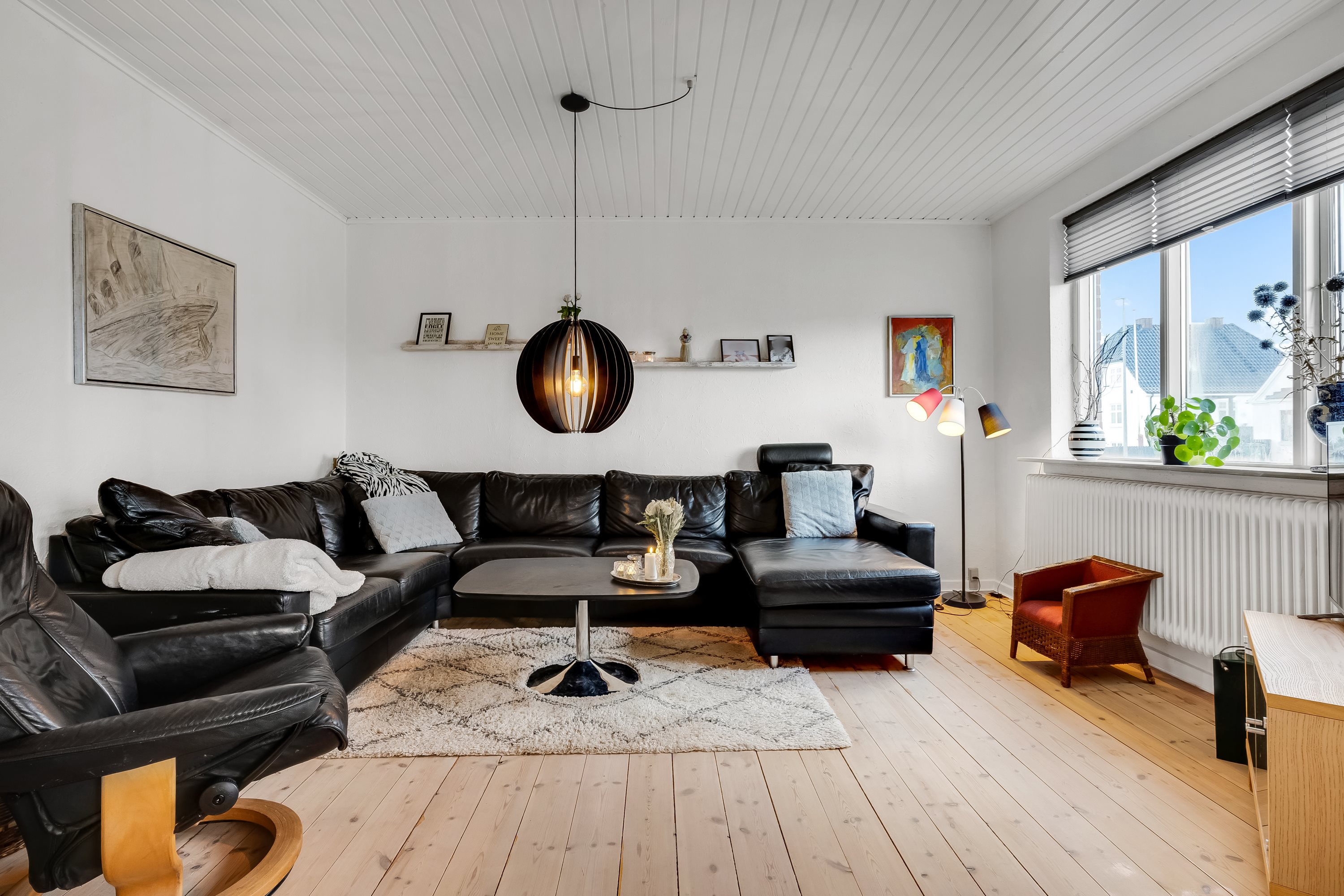 Fremhævet stue billede i fuldskærmstilstand. Billede af Thyborønvej 12, Klinkby, 7620 Lemvig