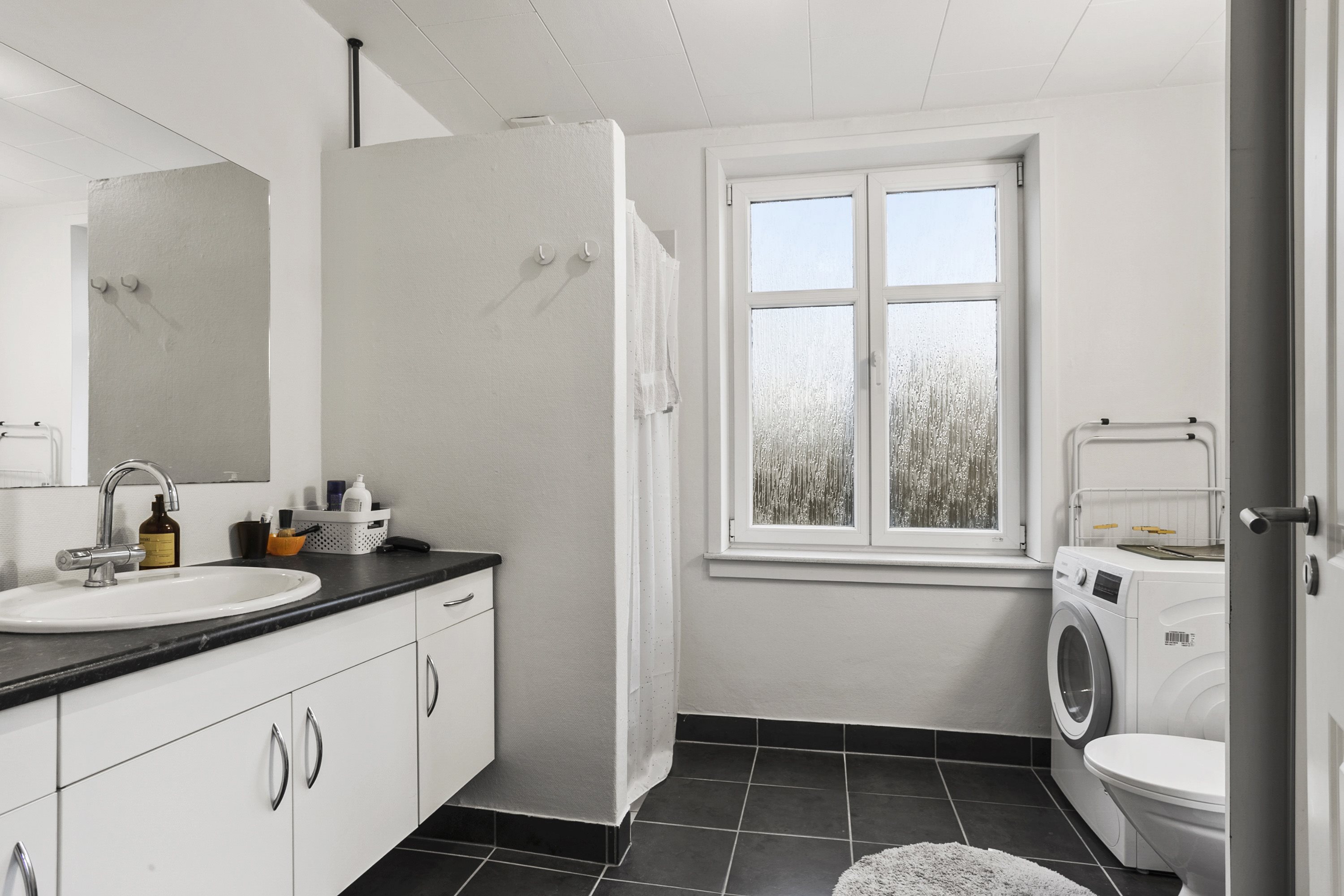 Fremhævet badeværelse billede i fuldskærmstilstand. Billede af Andstvej 3, 6621 Gesten