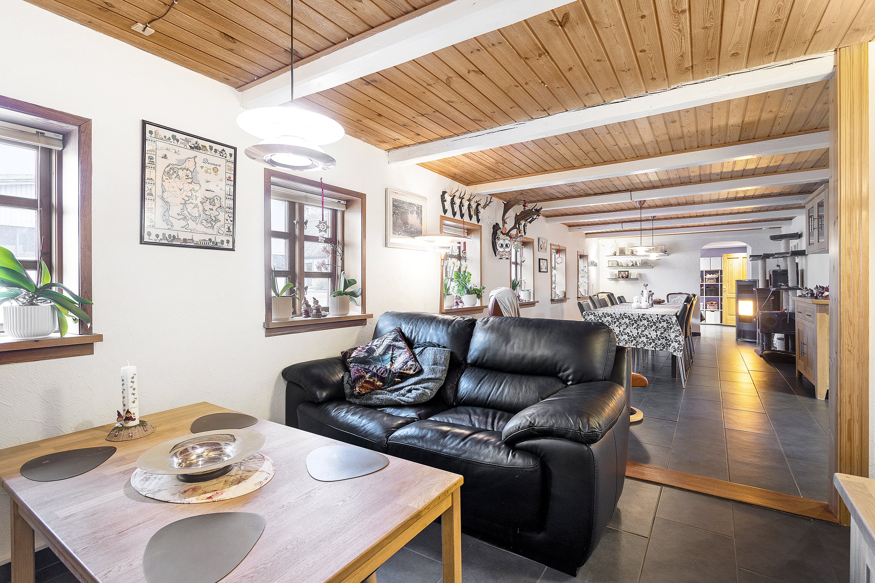 Fremhævet stue billede i fuldskærmstilstand. Billede af Valmuevej 10, 9740 Jerslev J