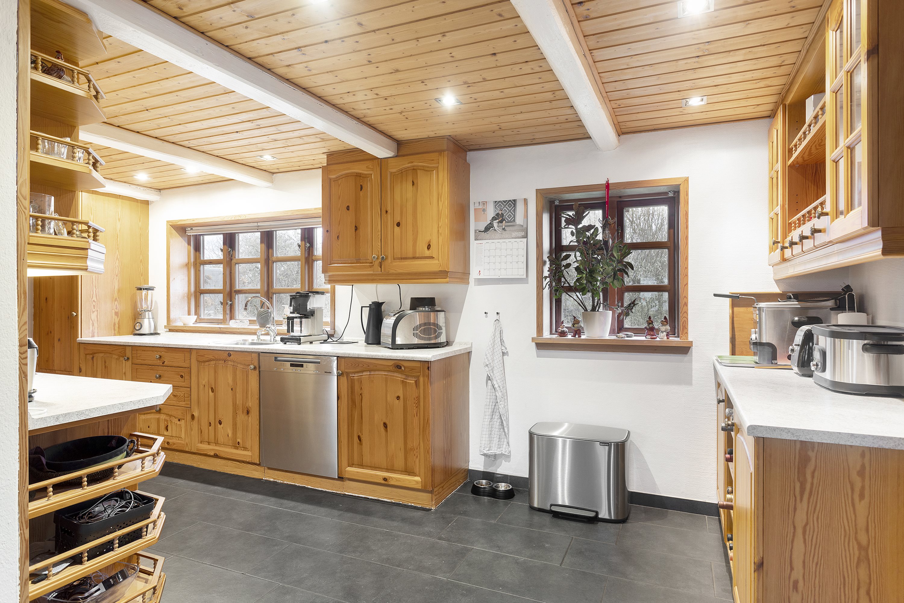 Fremhævet køkken billede i fuldskærmstilstand. Billede af Valmuevej 10, 9740 Jerslev J