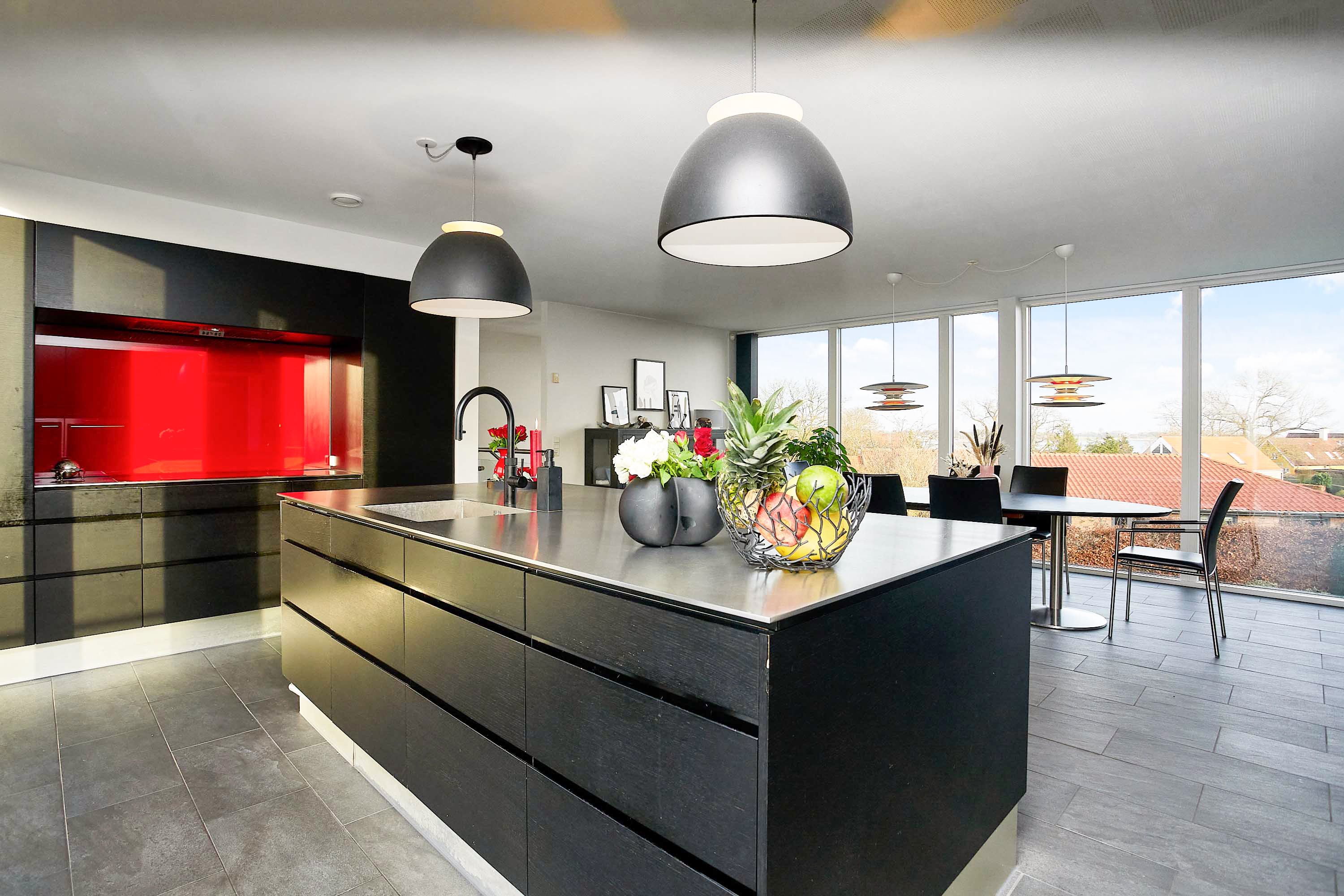 Fremhævet køkken billede i fuldskærmstilstand. Billede af Fiskeparken 30, Snaptun, 7130 Juelsminde