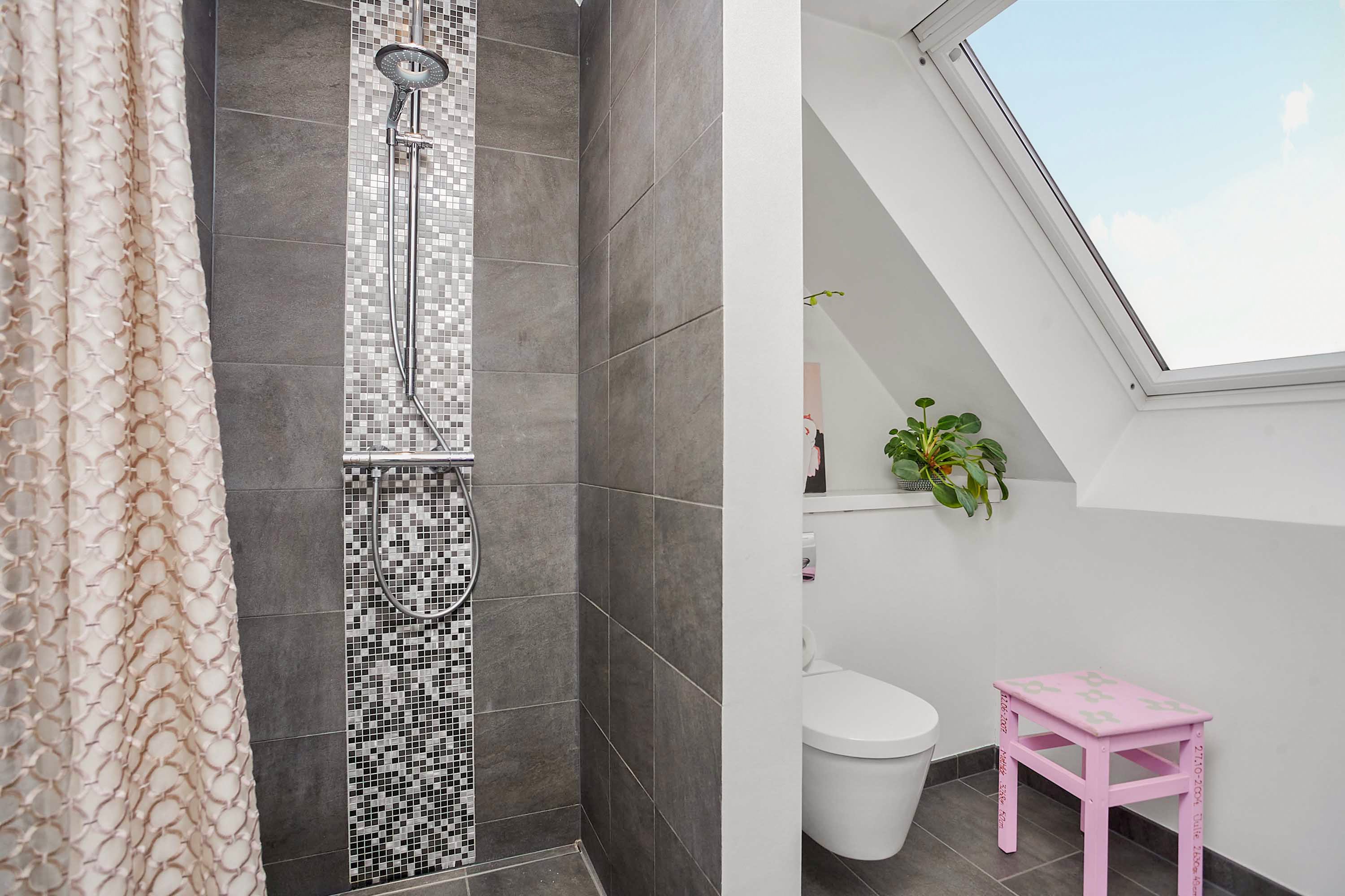 Fremhævet badeværelse billede i fuldskærmstilstand. Billede af Fiskeparken 30, Snaptun, 7130 Juelsminde