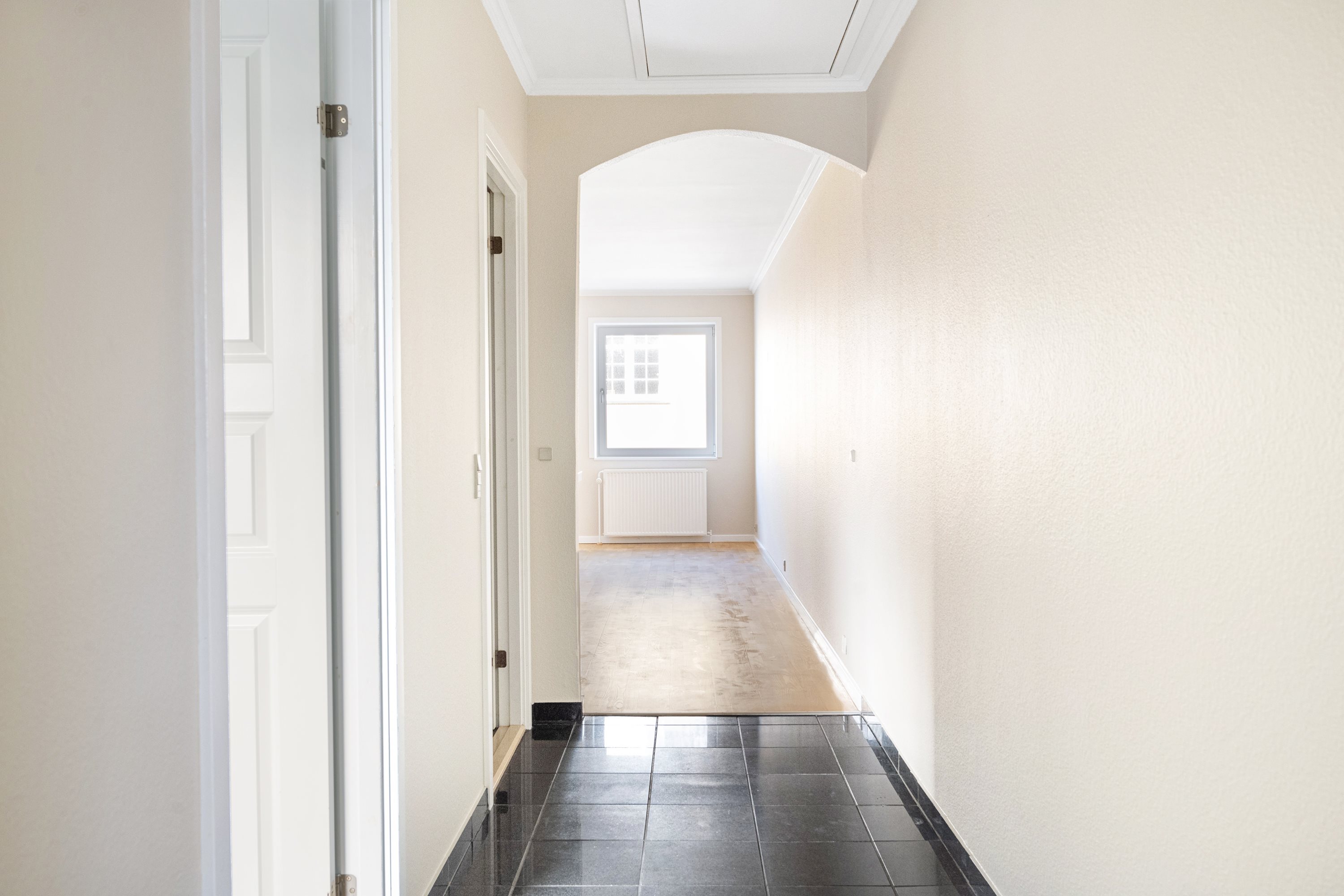 Fremhævet gang billede i fuldskærmstilstand. Billede af Danmarksgade 33A, 2. 1., 9900 Frederikshavn