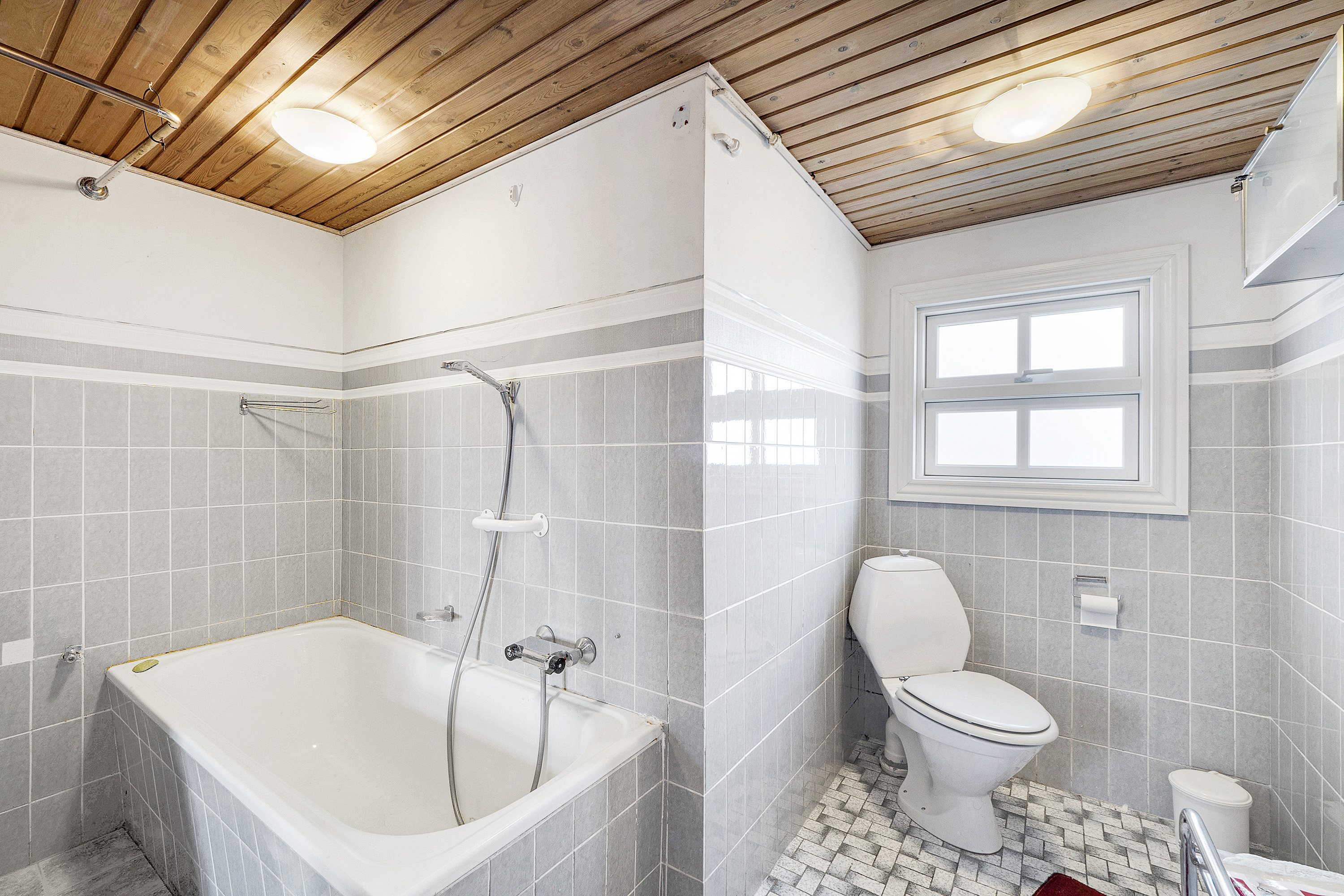 Fremhævet badeværelse billede i fuldskærmstilstand. Billede af Søndervej 9, Øster Jølby, 7950 Erslev