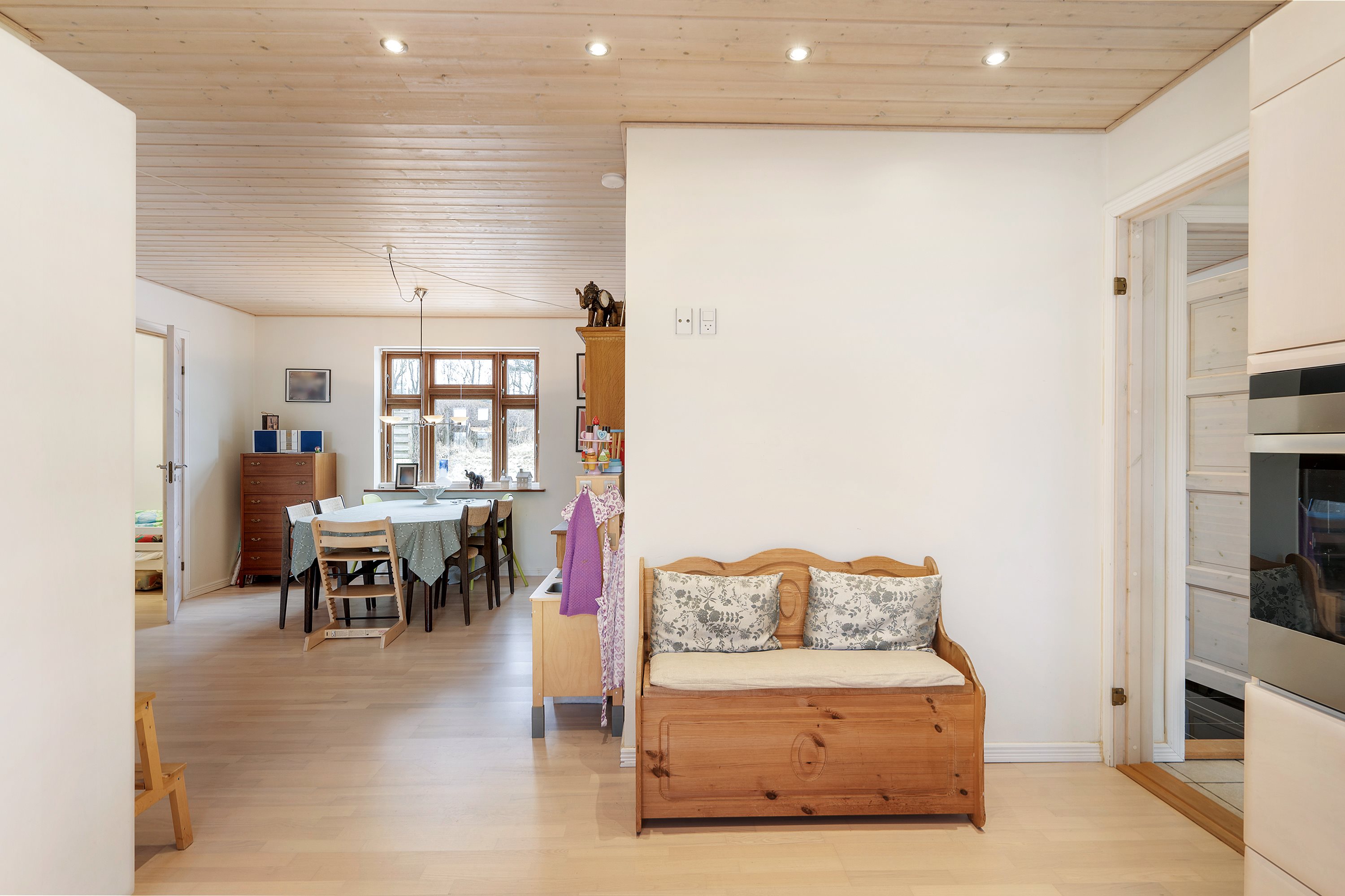 Fremhævet stue billede i fuldskærmstilstand. Billede af Ballevej 8, Tirstrup, 8400 Ebeltoft