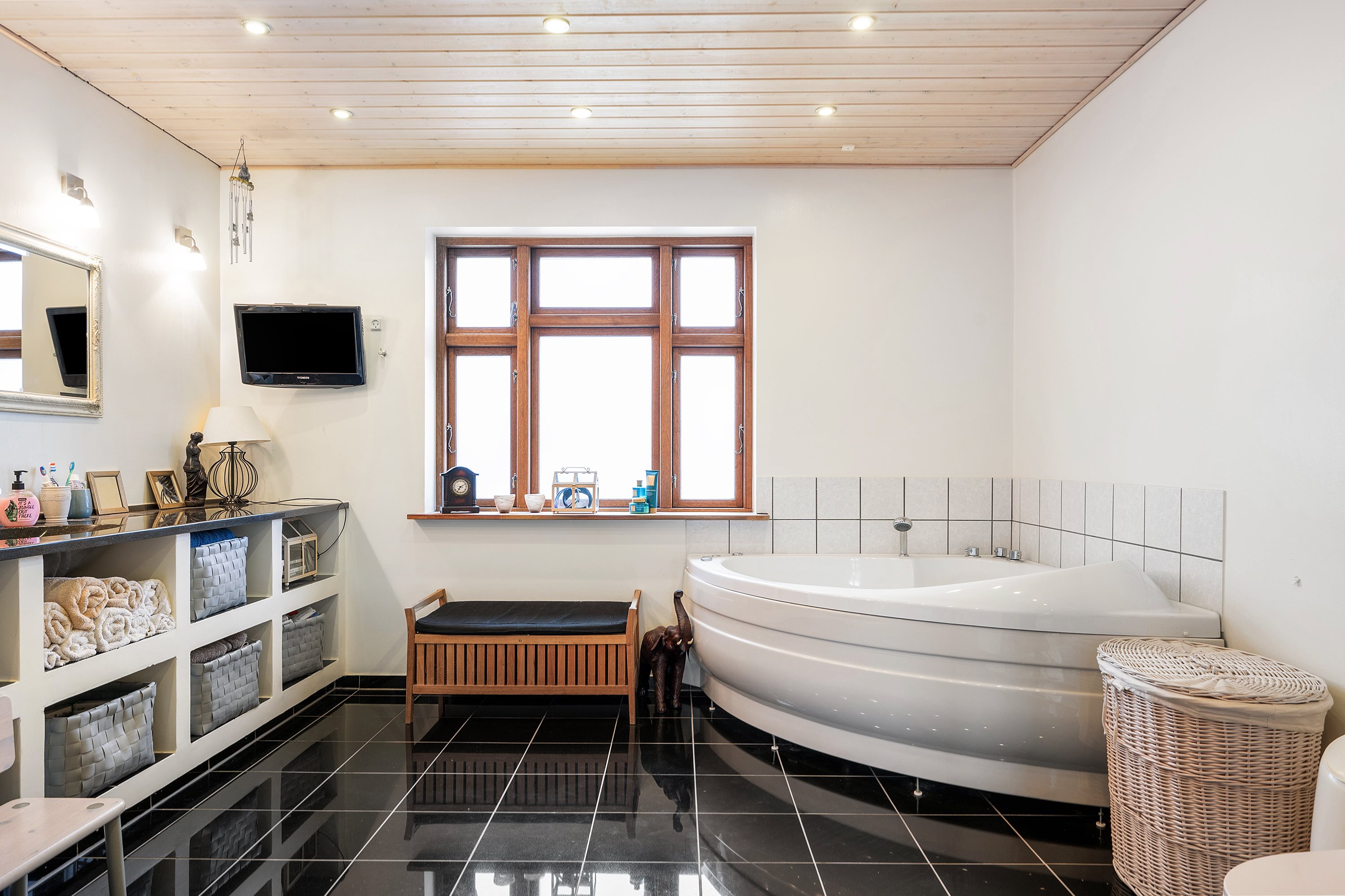 Fremhævet badeværelse billede i fuldskærmstilstand. Billede af Ballevej 8, Tirstrup, 8400 Ebeltoft