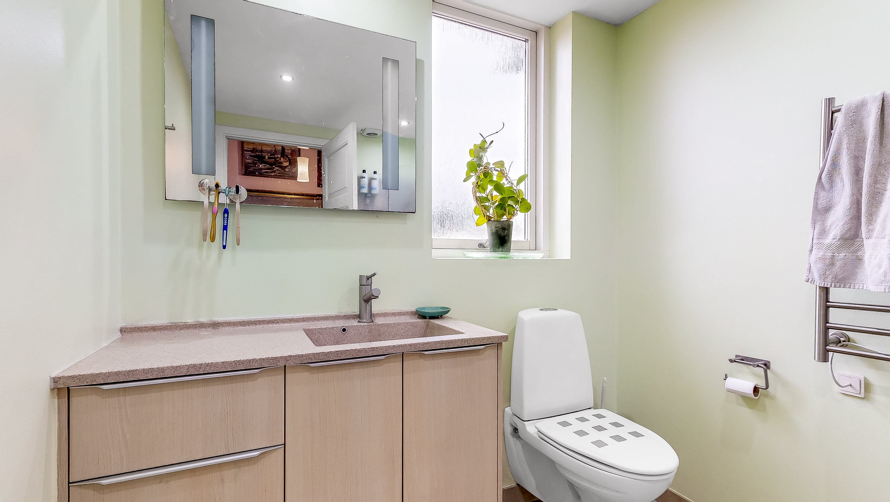 Fremhævet badeværelse billede i fuldskærmstilstand. Billede af Hybenvej 5, Vammen, 8830 Tjele